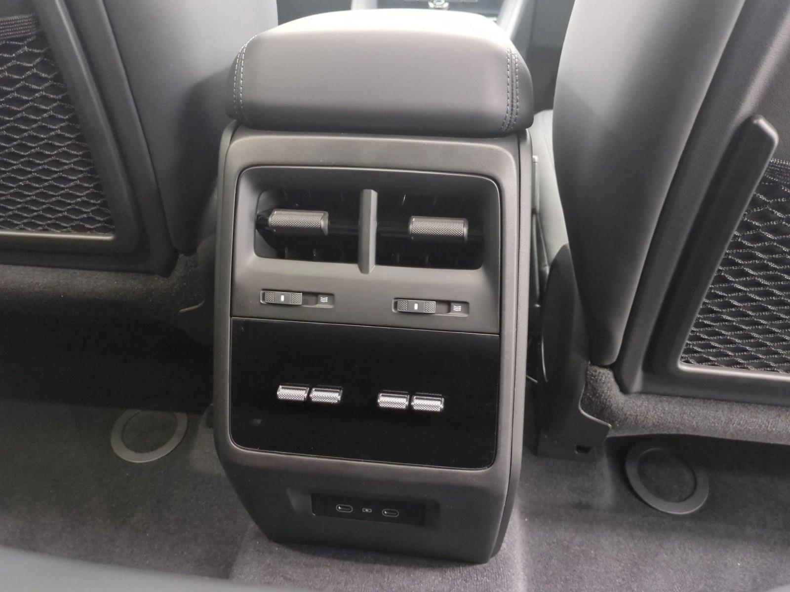 2026 Porsche Macan Base - Photo 23