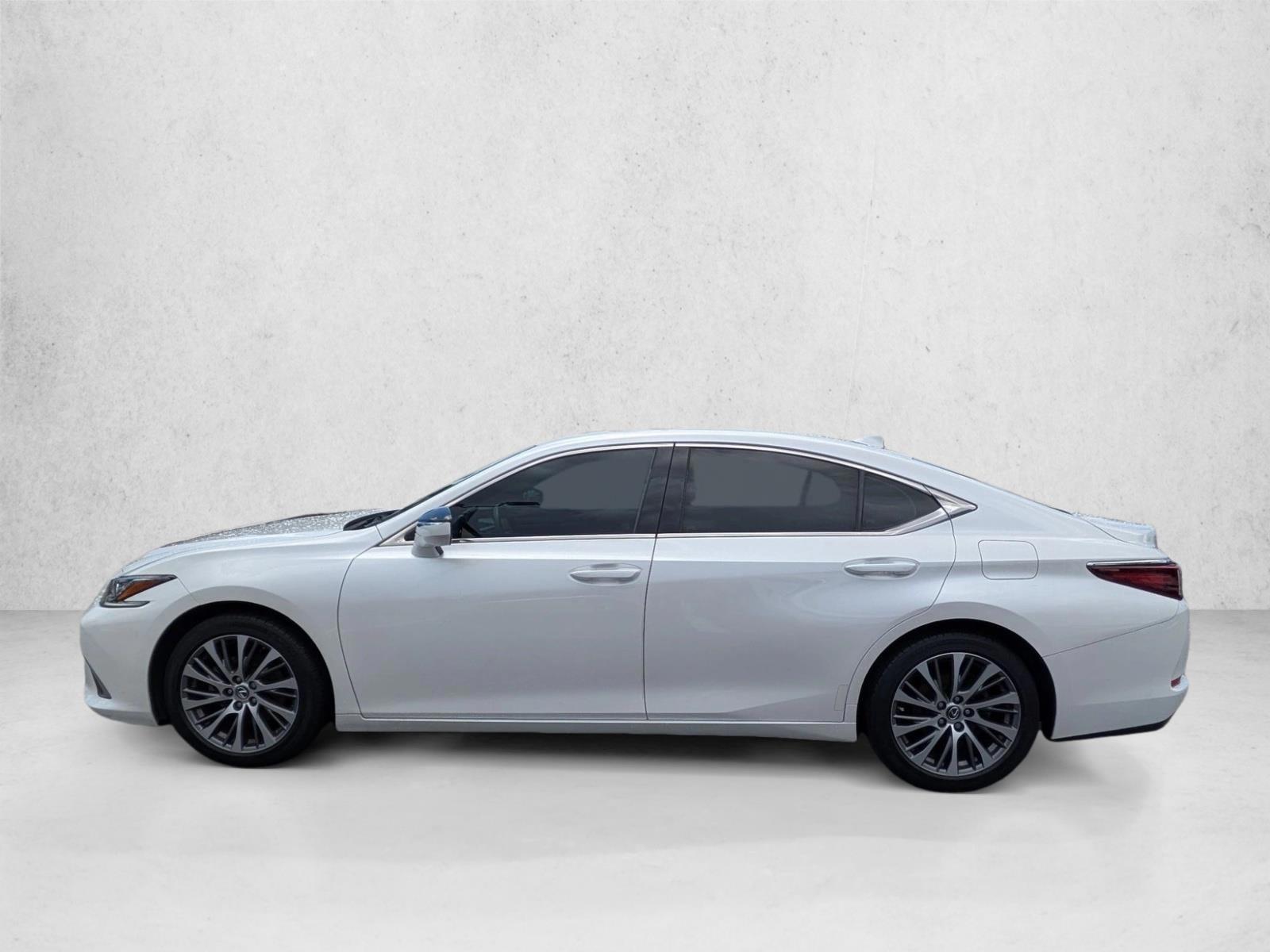 Thumbnail: 2021 Lexus ES - 2