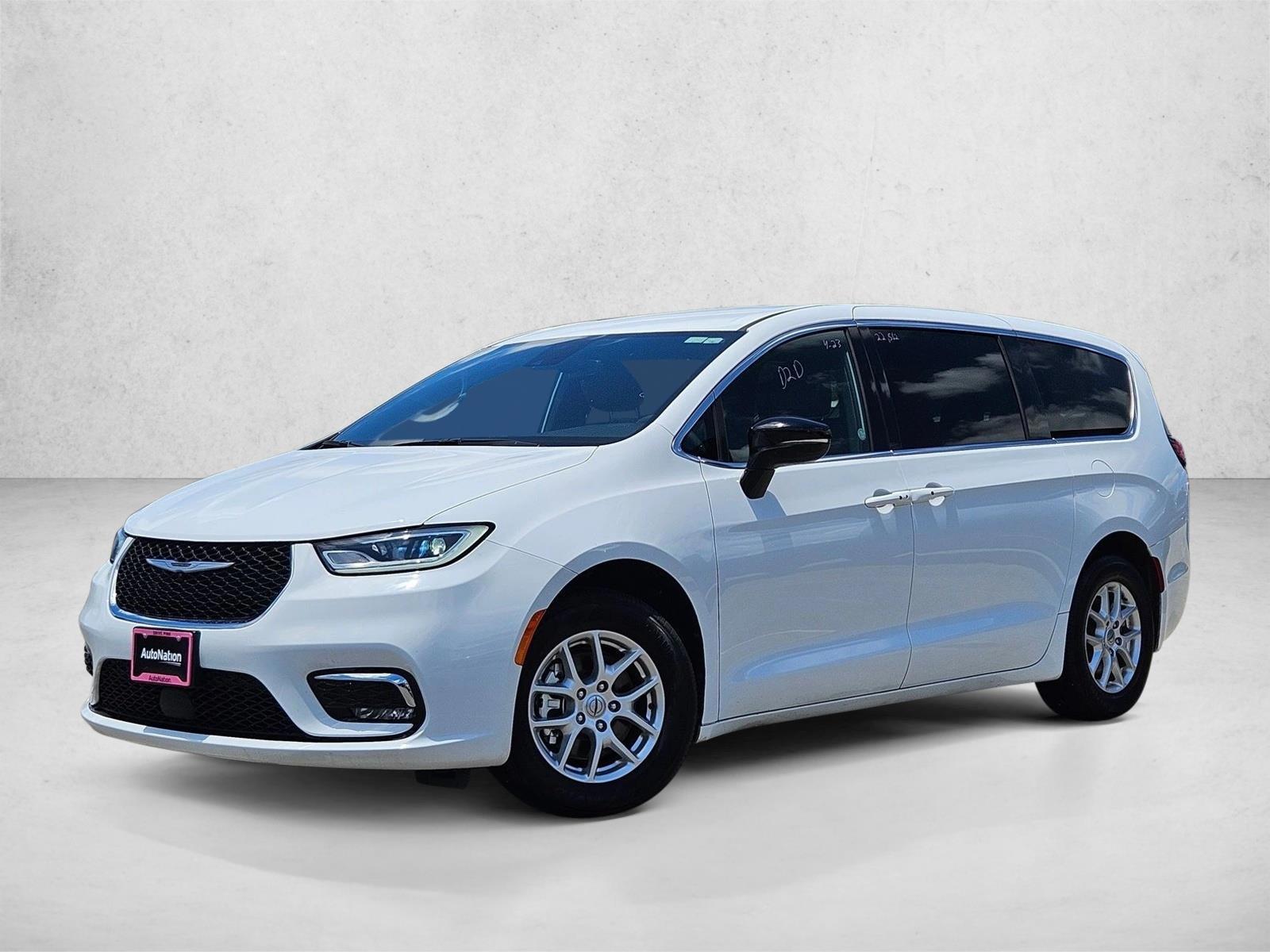 Thumbnail: 2025 Chrysler Pacifica - 1