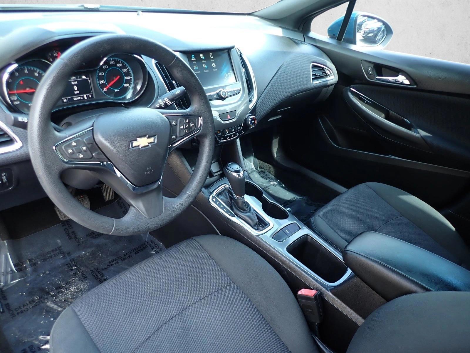 Thumbnail: 2017 Chevrolet Cruze - 3
