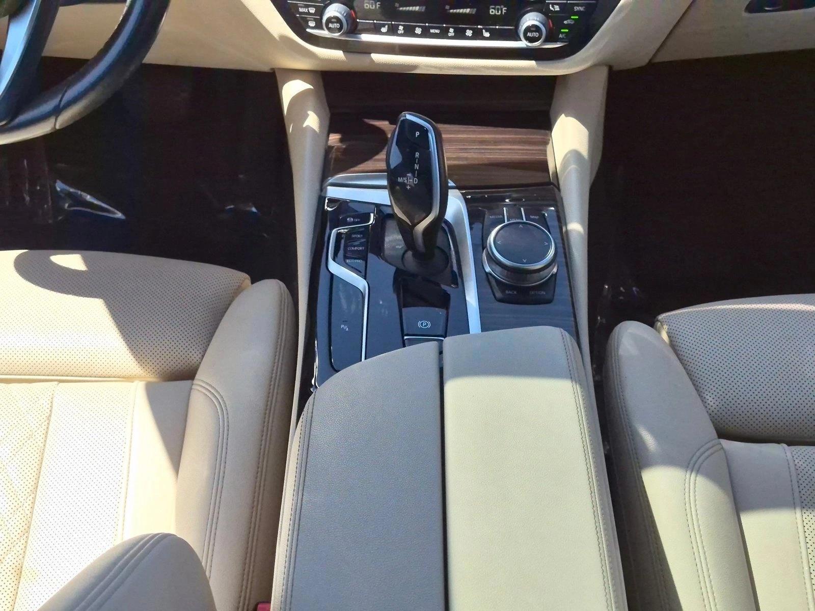 2021 BMW 5 Series 530i - Photo 18