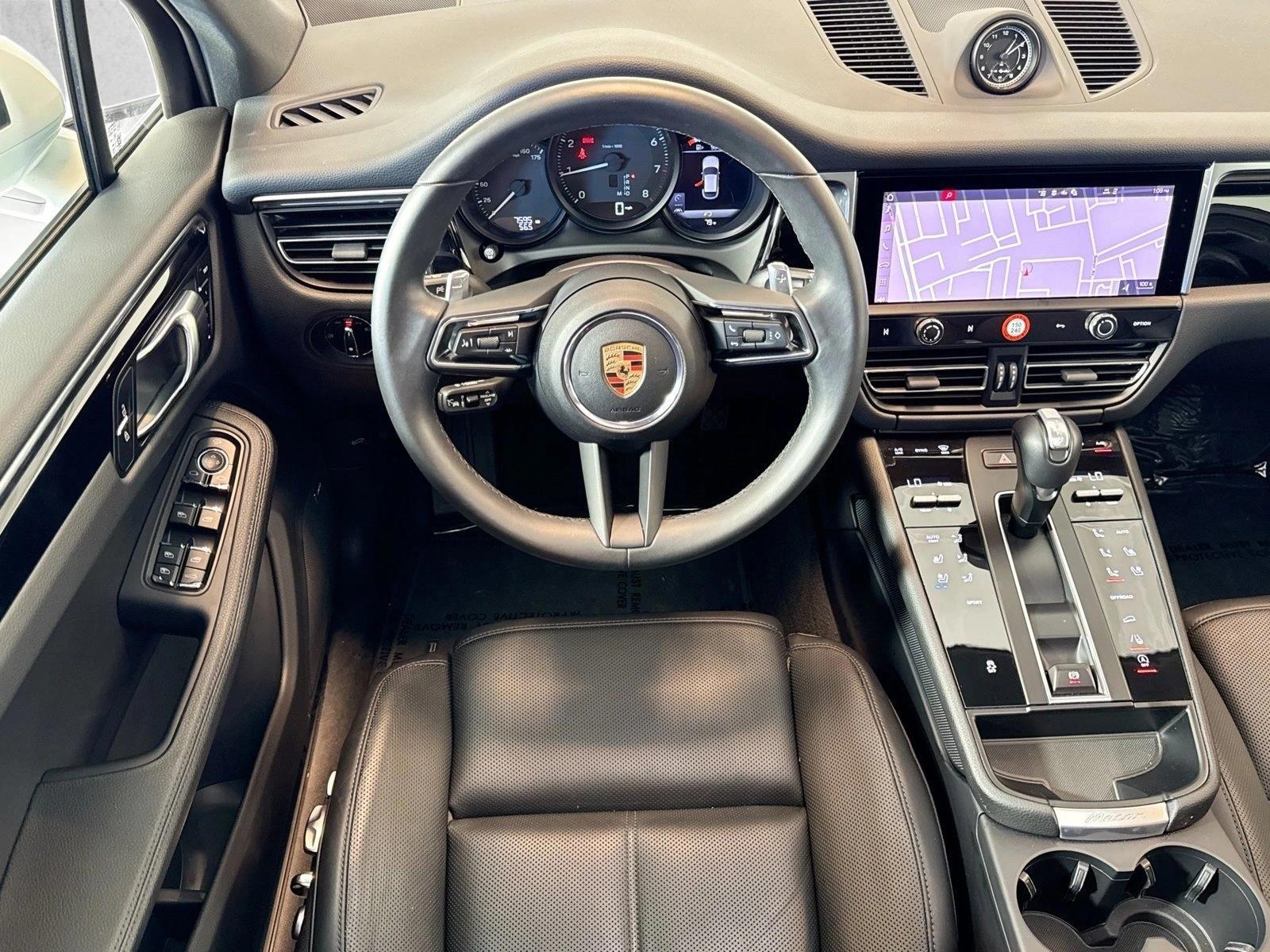 Thumbnail: 2025 Porsche Macan - 4
