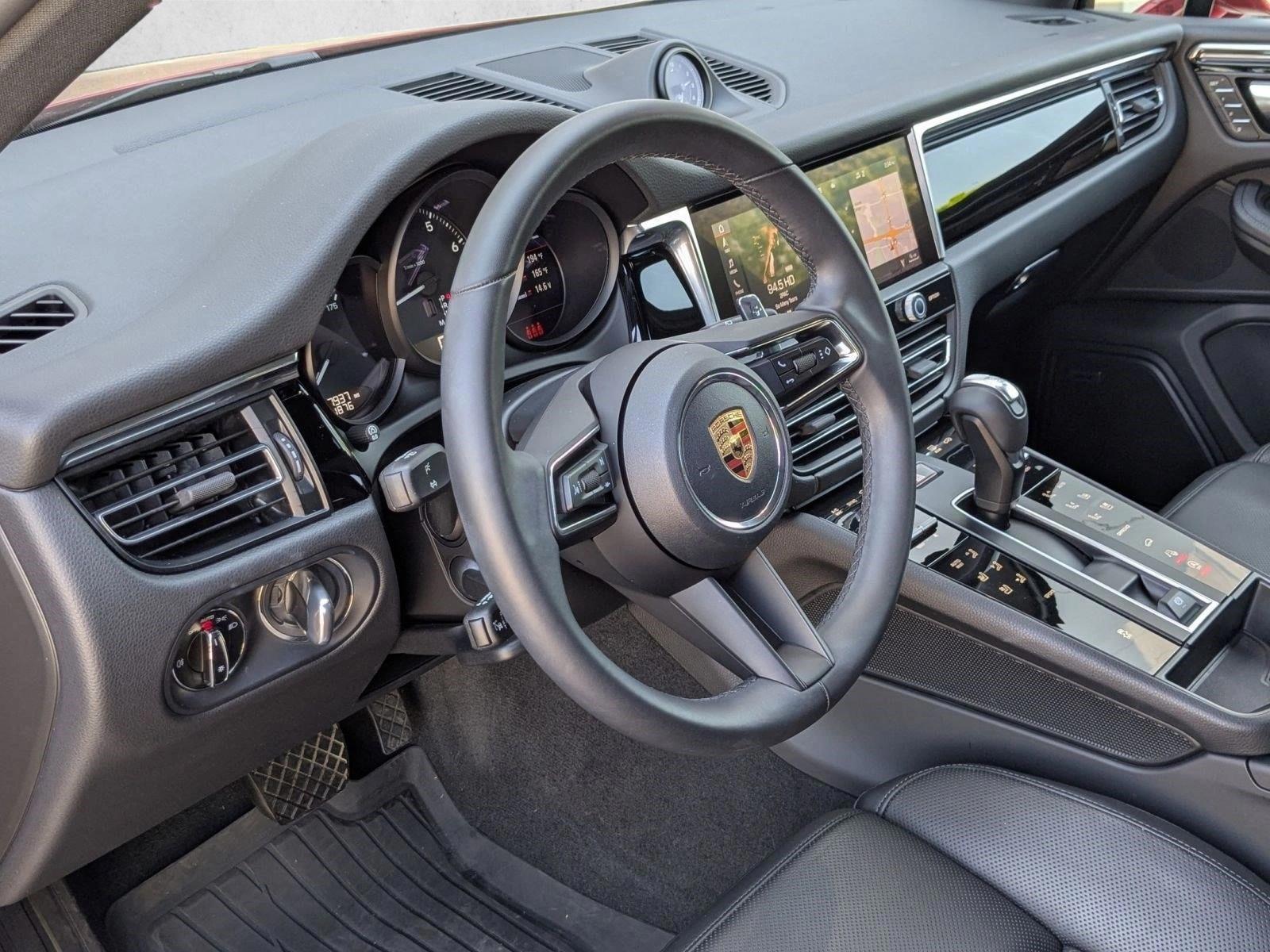 Thumbnail: 2025 Porsche Macan - 3