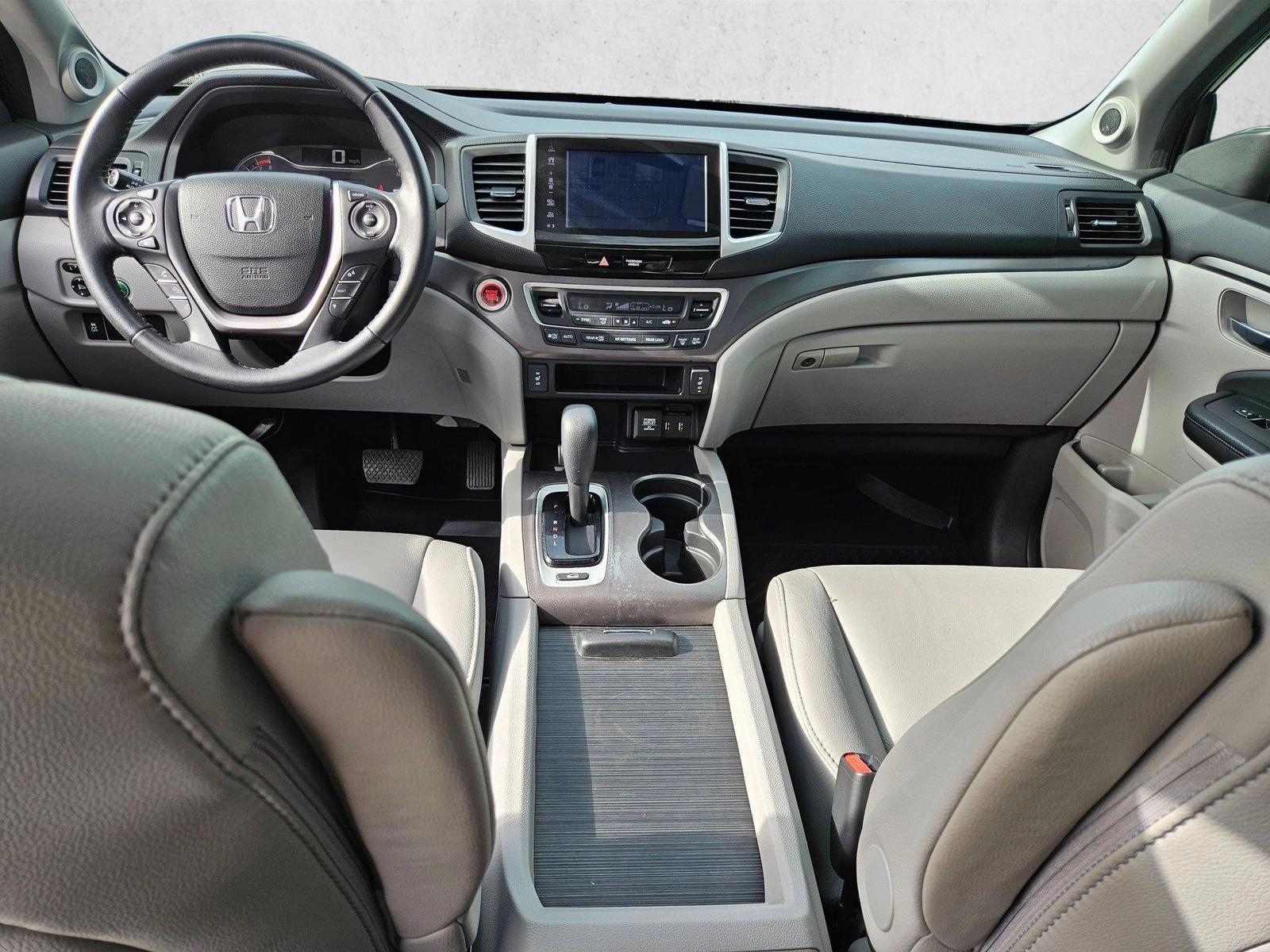 Thumbnail: 2017 Honda Pilot - 4