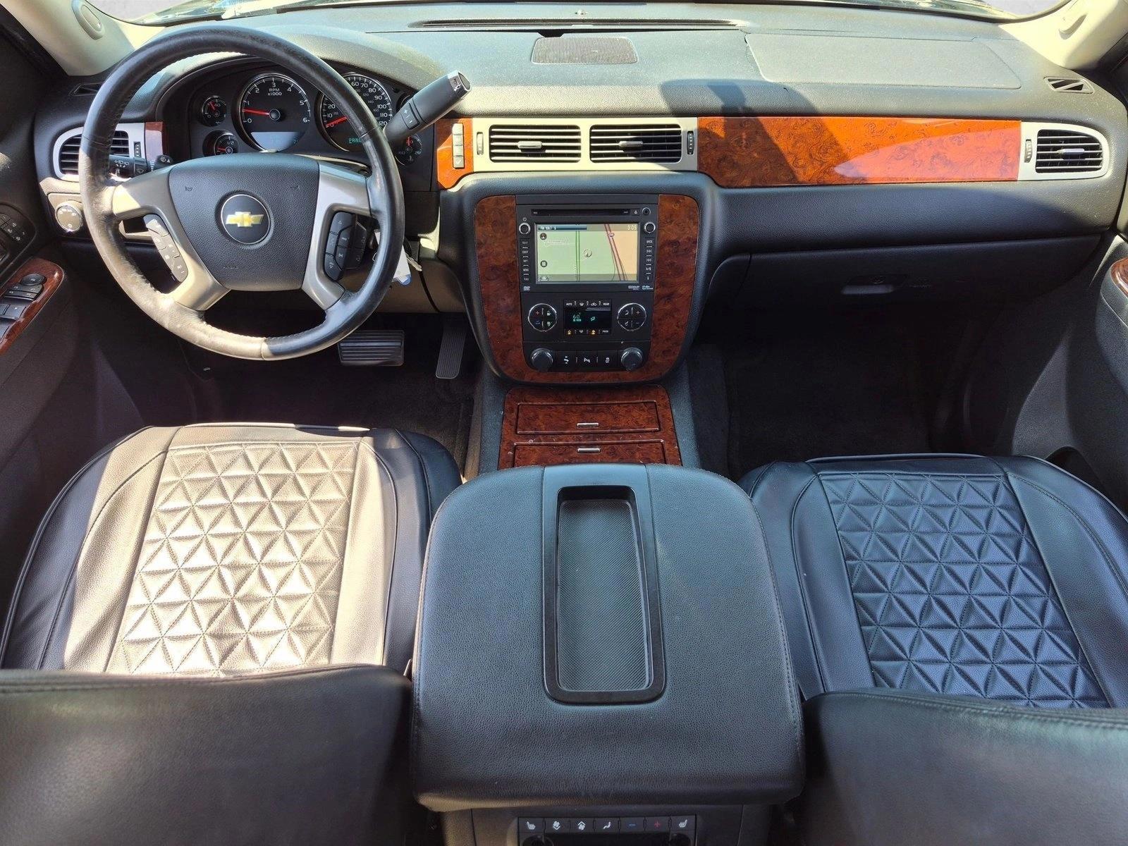 Thumbnail: 2014 Chevrolet Suburban - 3