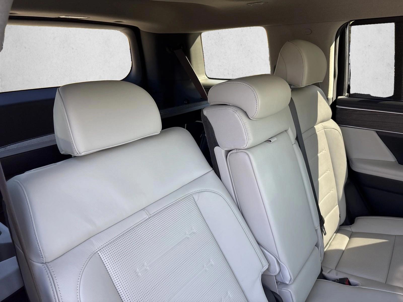 2025 Hyundai Santa Fe Limited - Photo 25