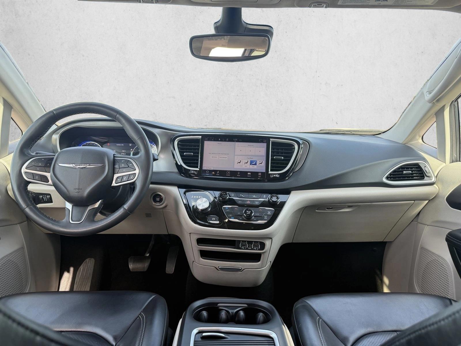 Thumbnail: 2023 Chrysler Pacifica - 3