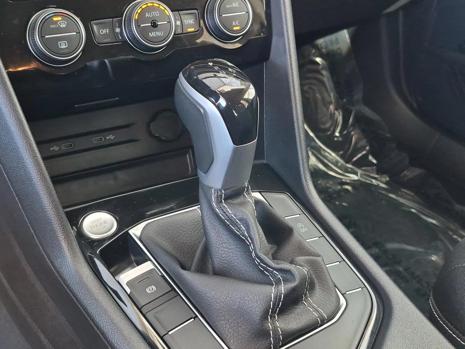 2024 Volkswagen Taos SE - Photo 12