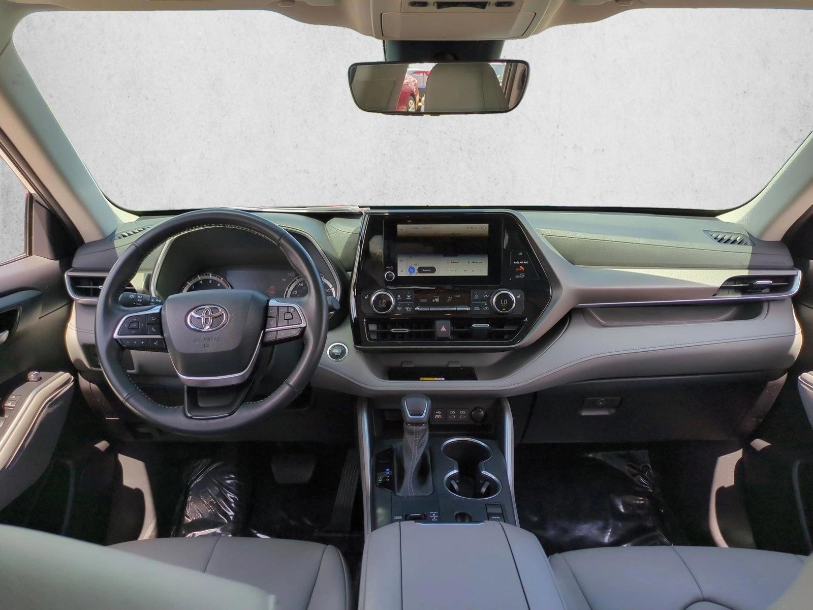 Thumbnail: 2023 Toyota Highlander - 3