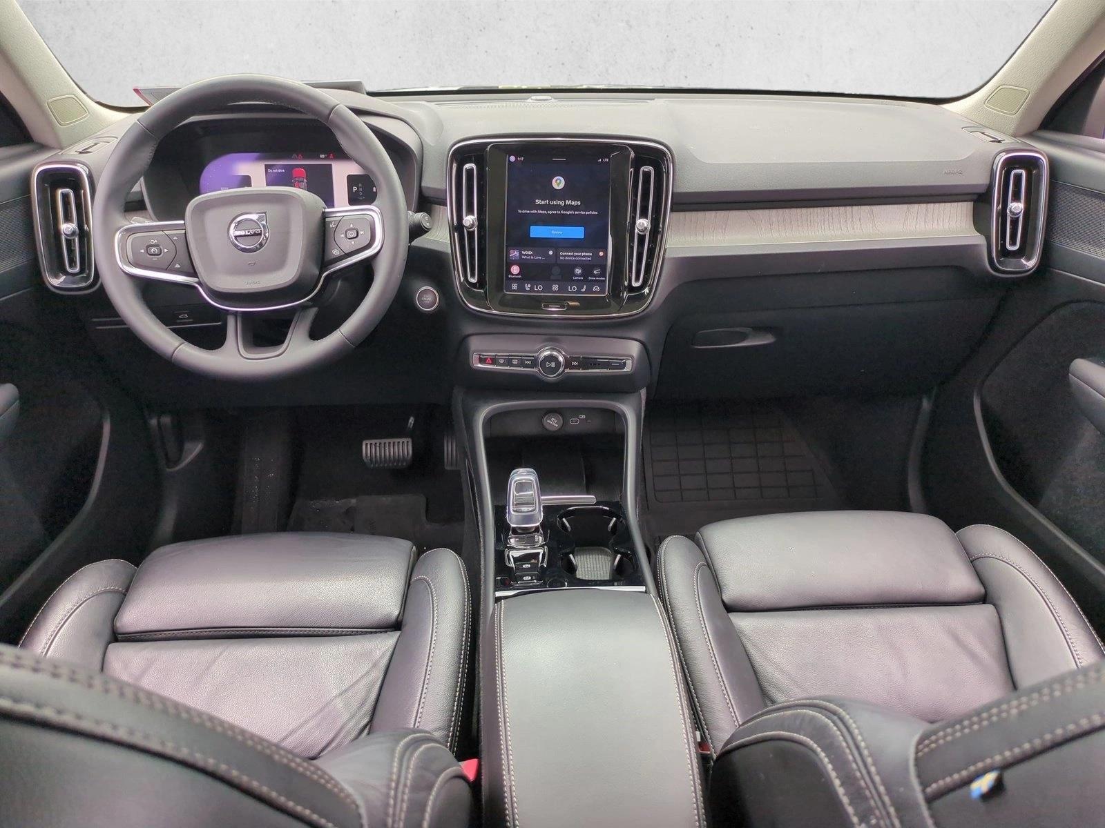 Thumbnail: 2023 Volvo XC40 - 3