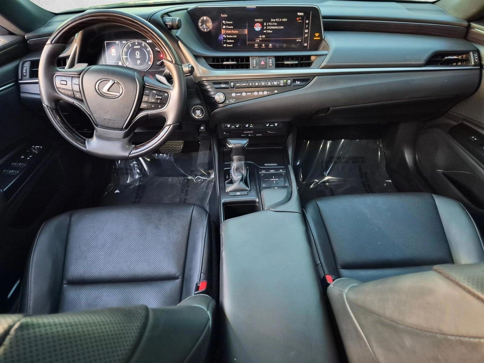 Thumbnail: 2021 Lexus ES - 3
