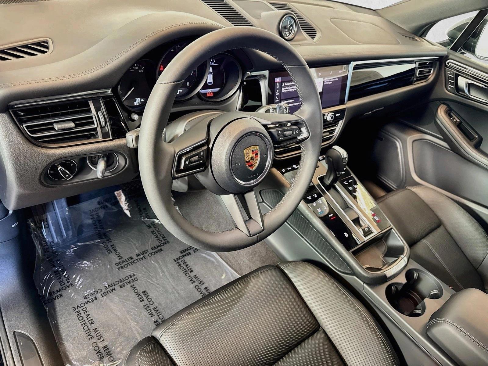 Thumbnail: 2025 Porsche Macan - 3