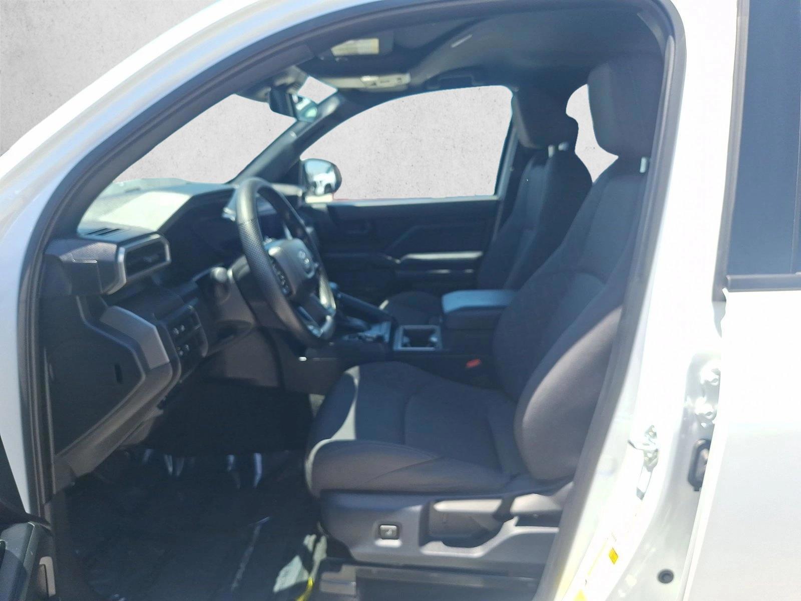 2025 Toyota Tacoma SR5 - Photo 14