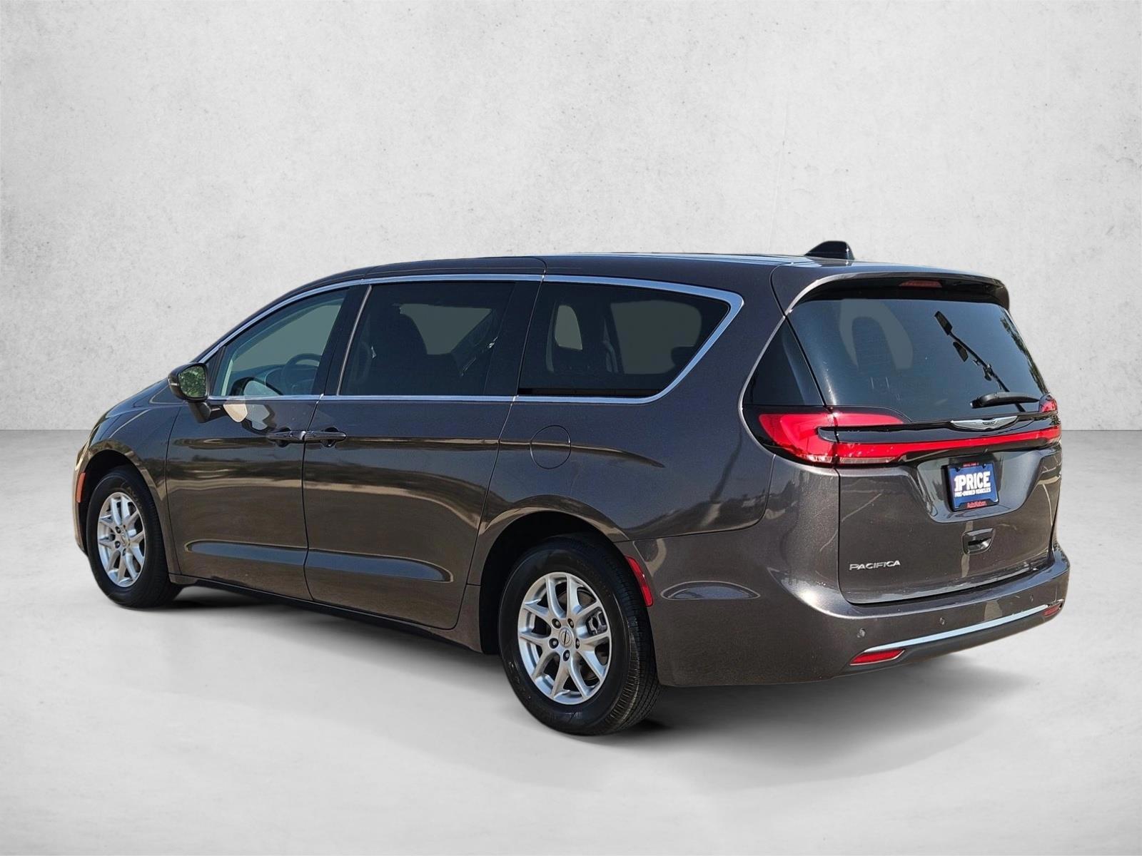2023 Chrysler Pacifica Touring L - Photo 8
