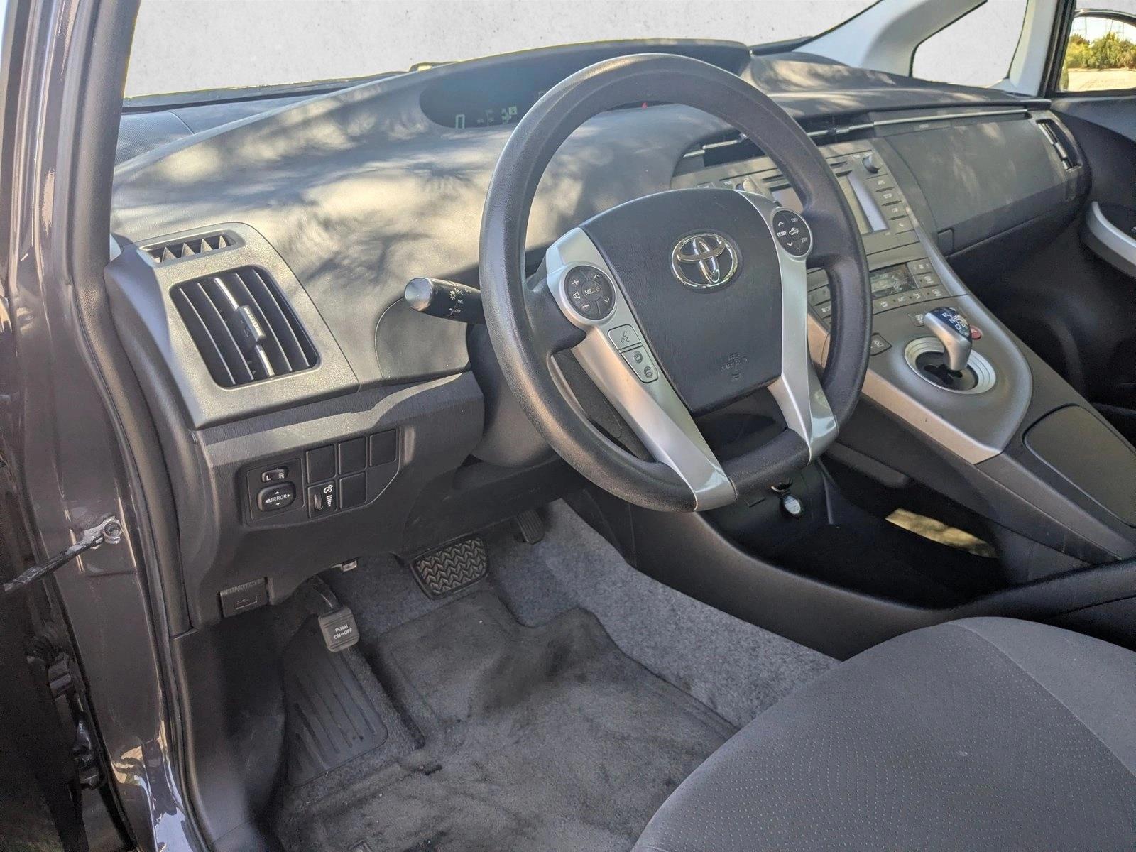 Thumbnail: 2014 Toyota Prius - 3