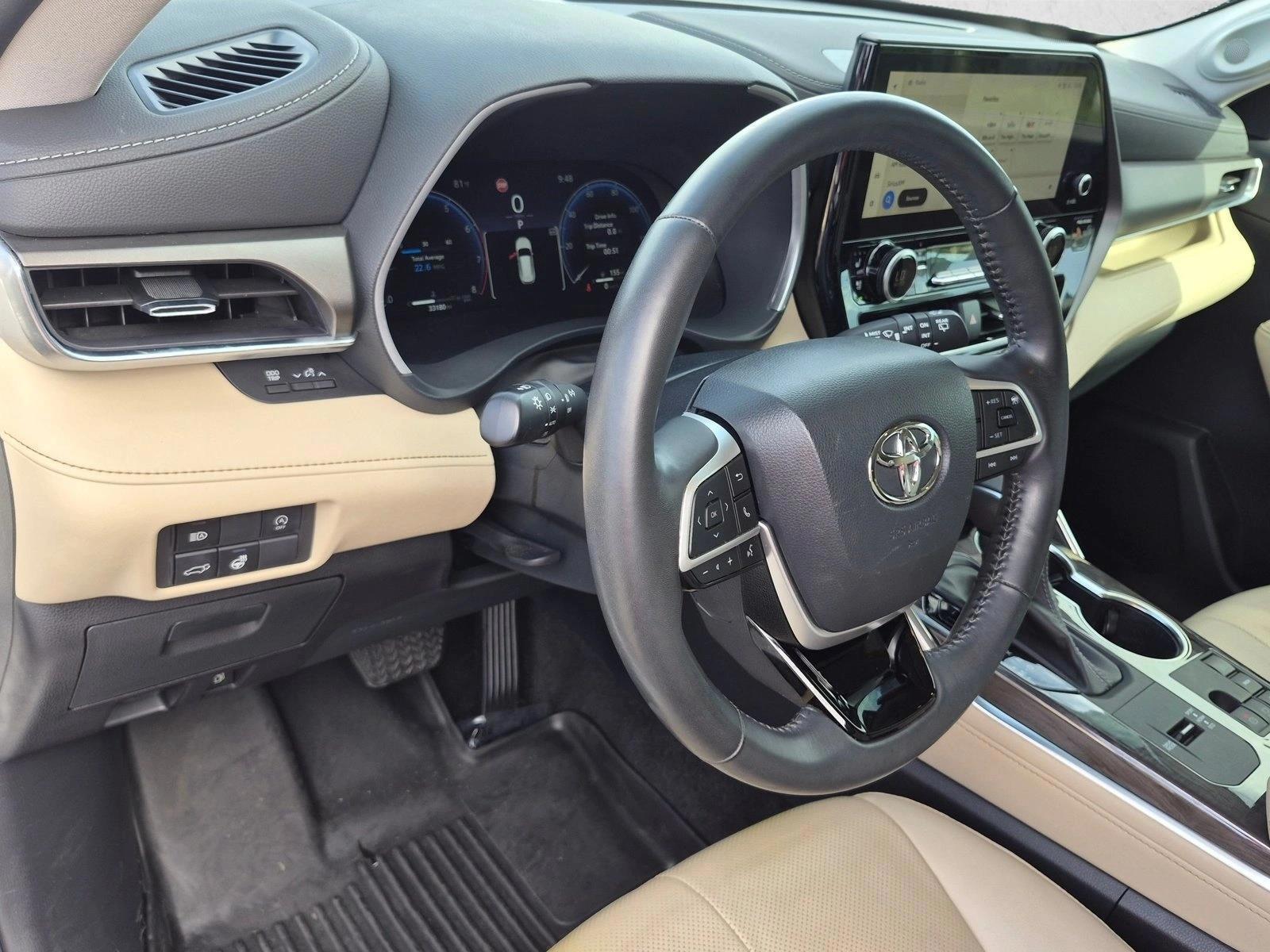 Thumbnail: 2023 Toyota Highlander - 3
