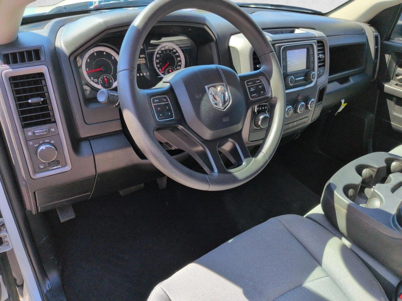 Thumbnail: 2024 RAM 1500 Classic - 3