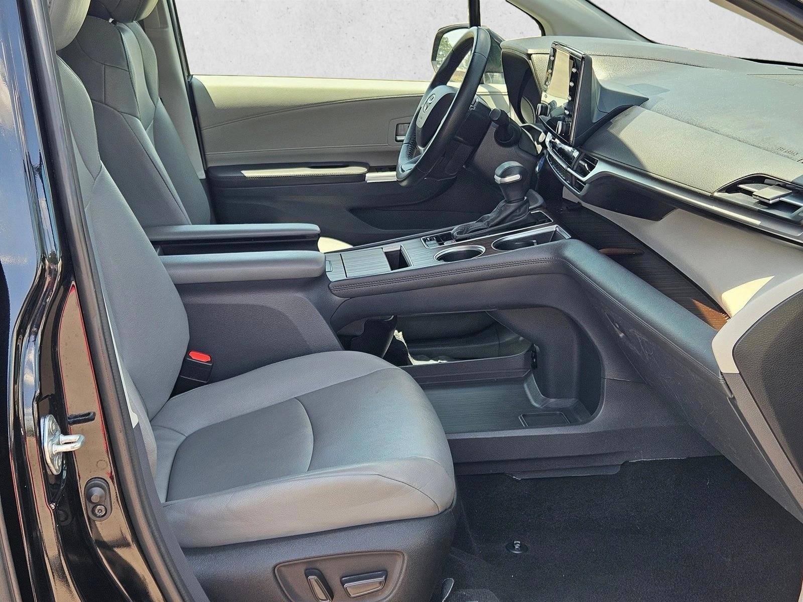 2023 Toyota Sienna XLE - Photo 21