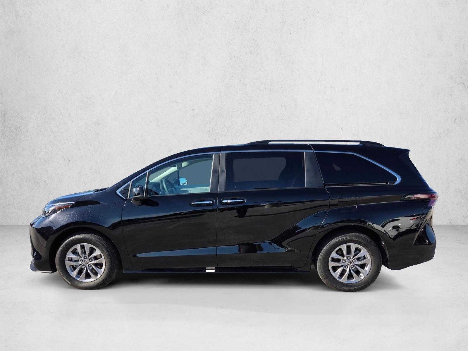Thumbnail: 2026 Toyota Sienna - 2