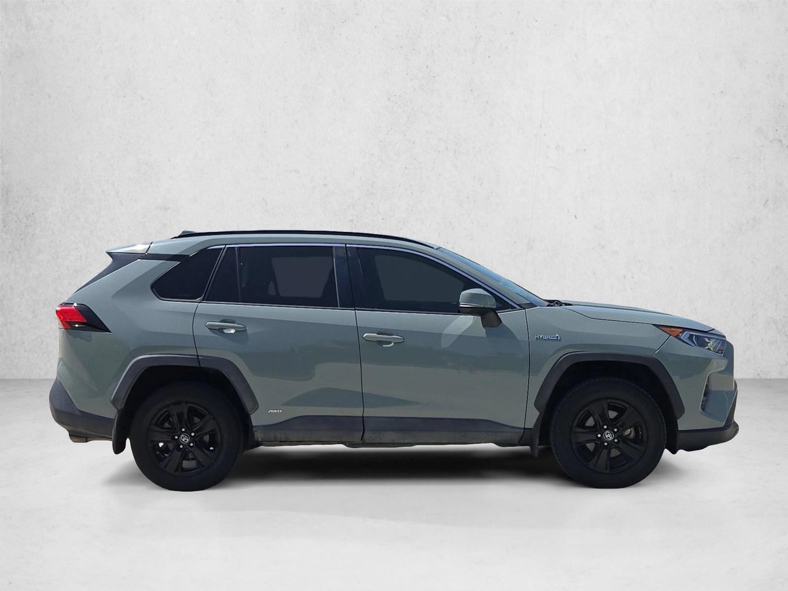 2020 Toyota RAV4 XLE - Photo 4