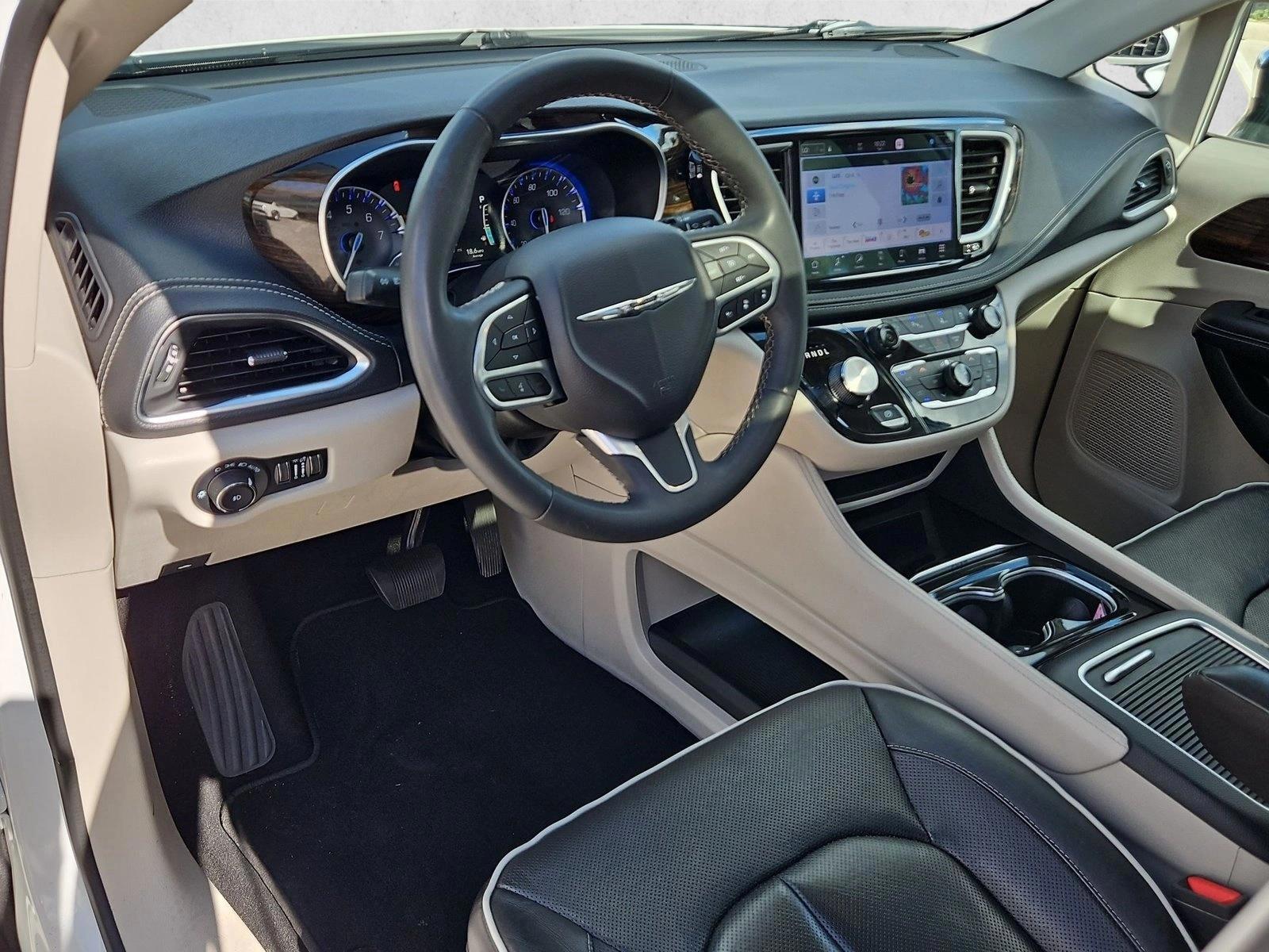 Thumbnail: 2023 Chrysler Pacifica - 3
