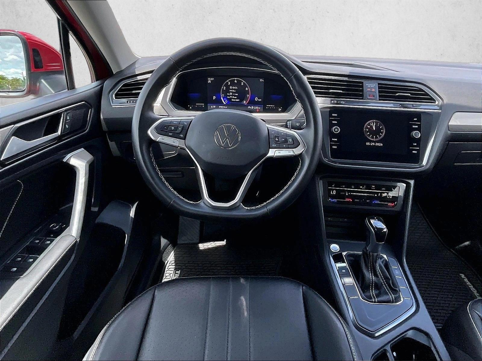 Thumbnail: 2023 Volkswagen Tiguan - 3