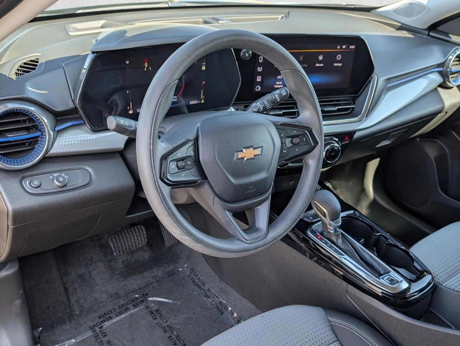 Thumbnail: 2025 Chevrolet Trax - 3