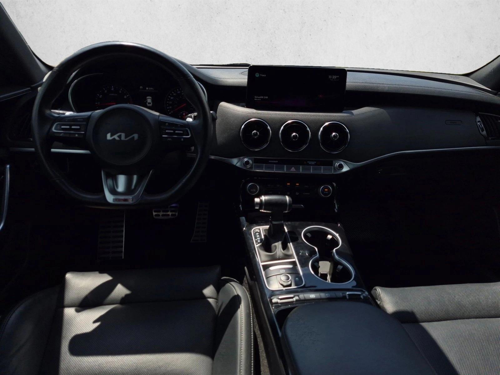 Thumbnail: 2022 Kia Stinger - 3