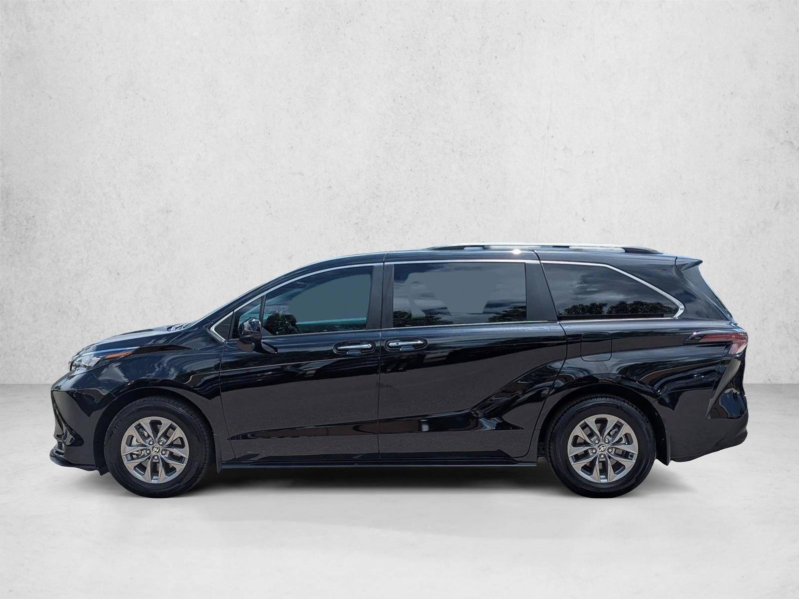 Thumbnail: 2026 Toyota Sienna - 2