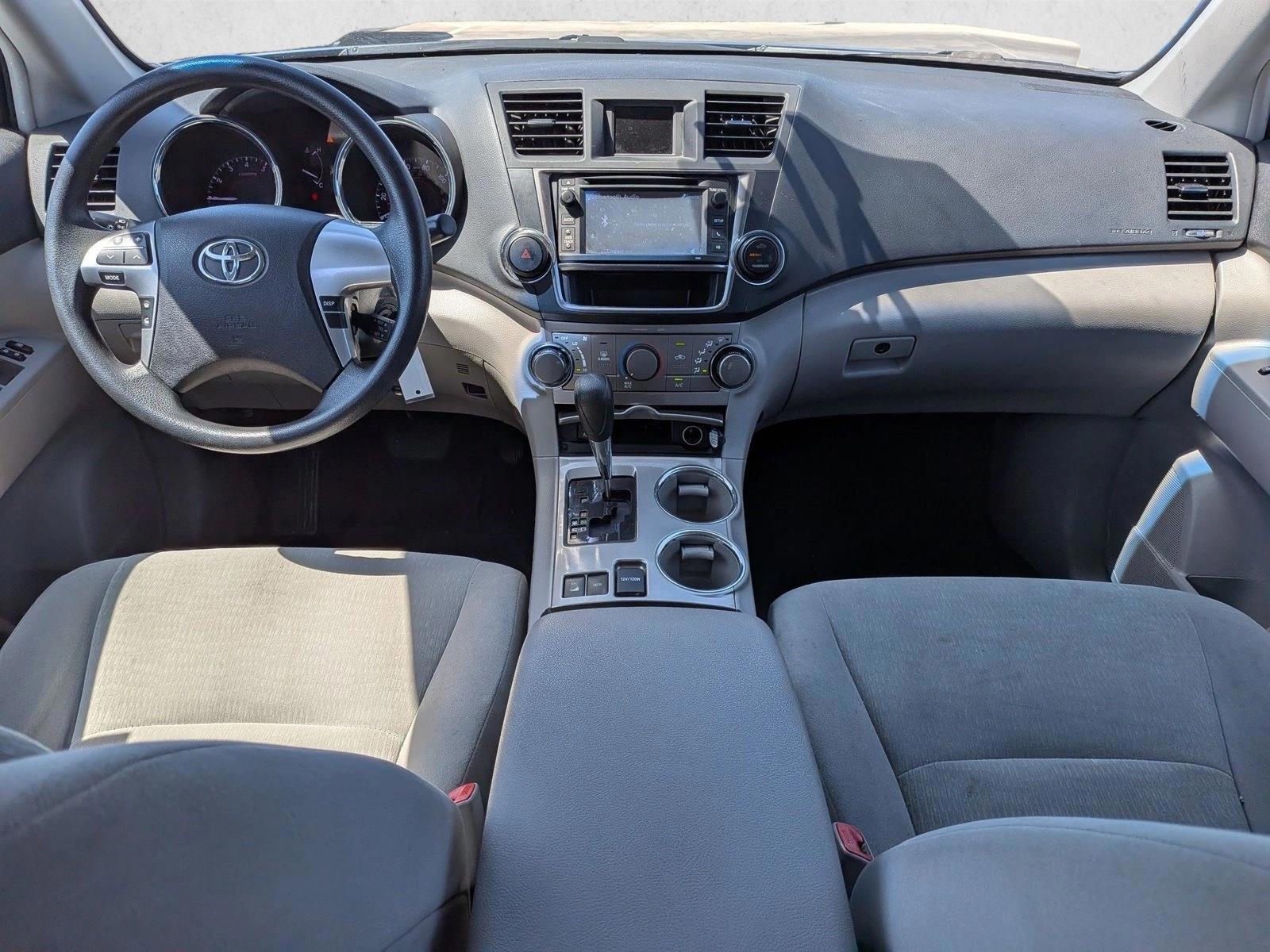 Thumbnail: 2013 Toyota Highlander - 3