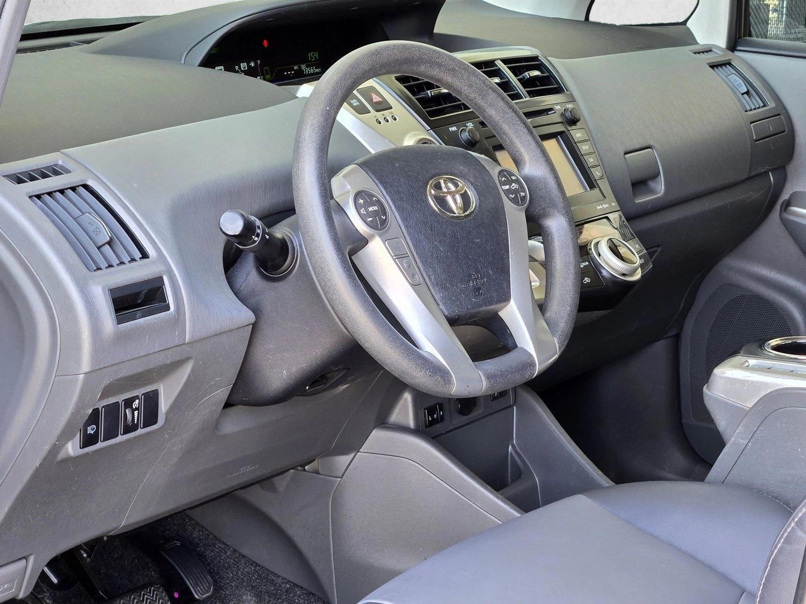Thumbnail: 2012 Toyota Prius v - 3