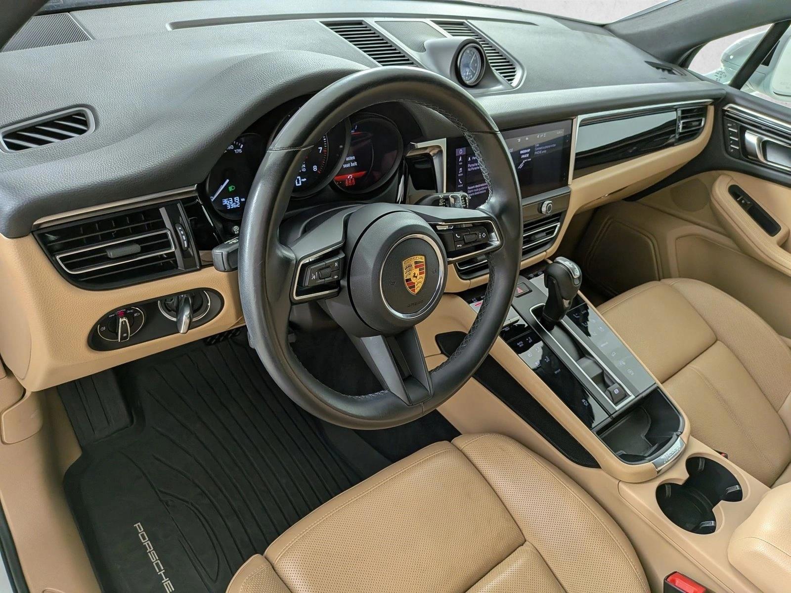 Thumbnail: 2023 Porsche Macan - 3