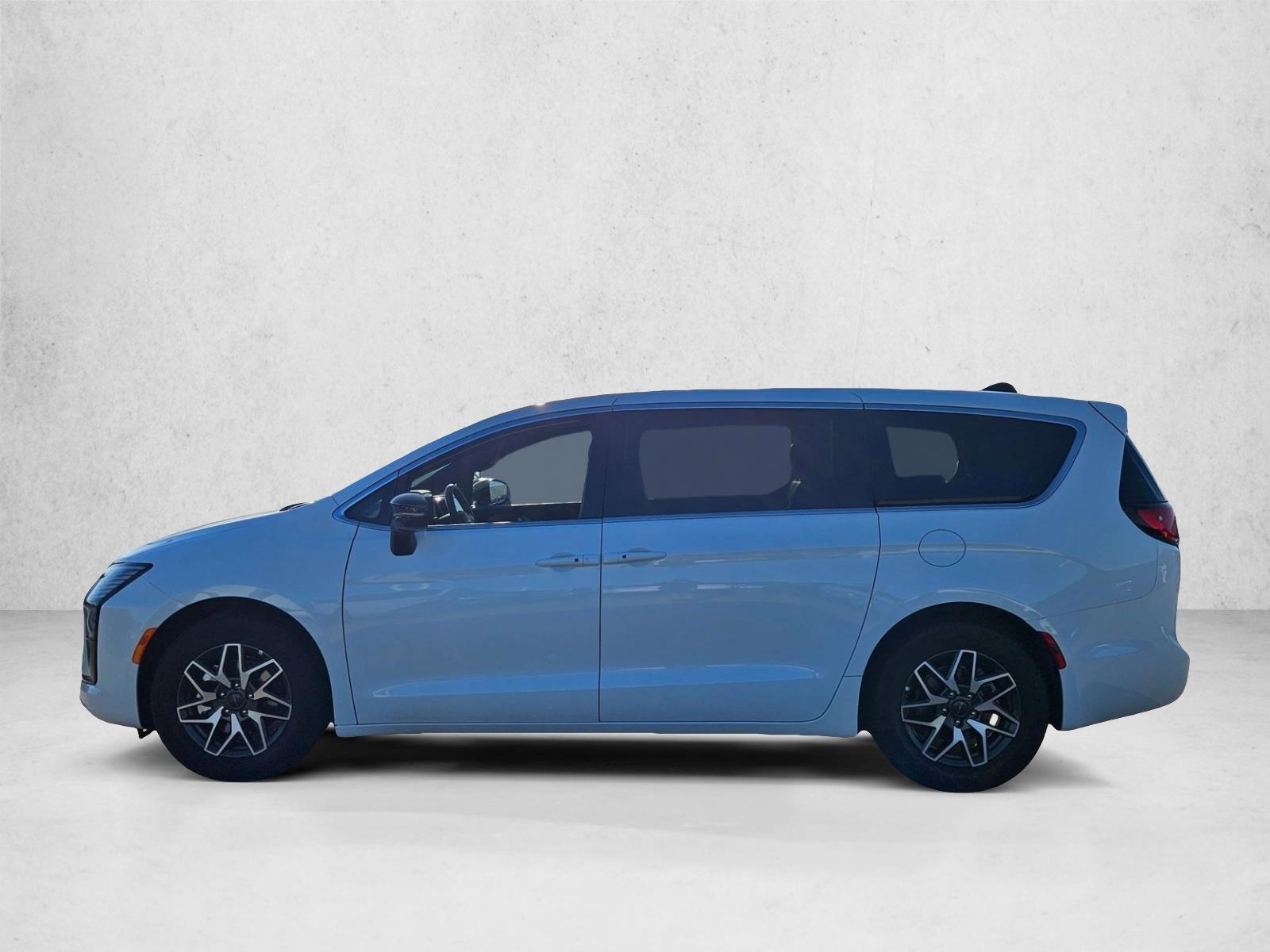 Thumbnail: 2027 Chrysler Pacifica - 2