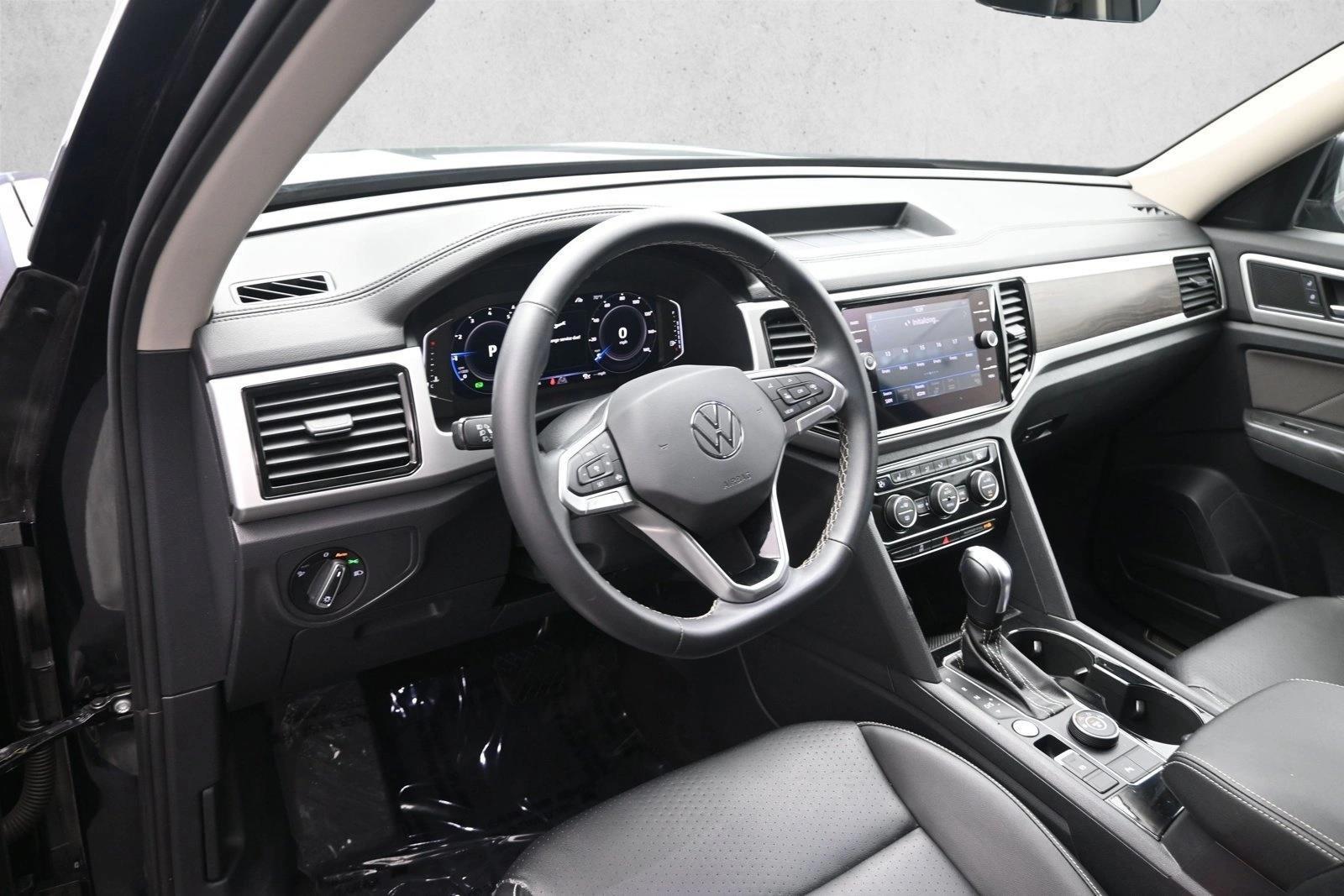 Thumbnail: 2022 Volkswagen Atlas - 3