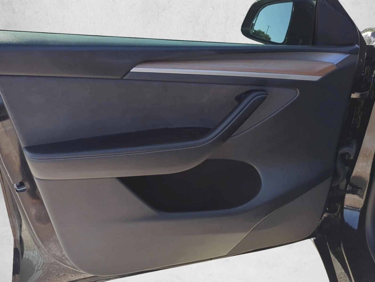 2023 Tesla Model Y Long Range - Photo 10