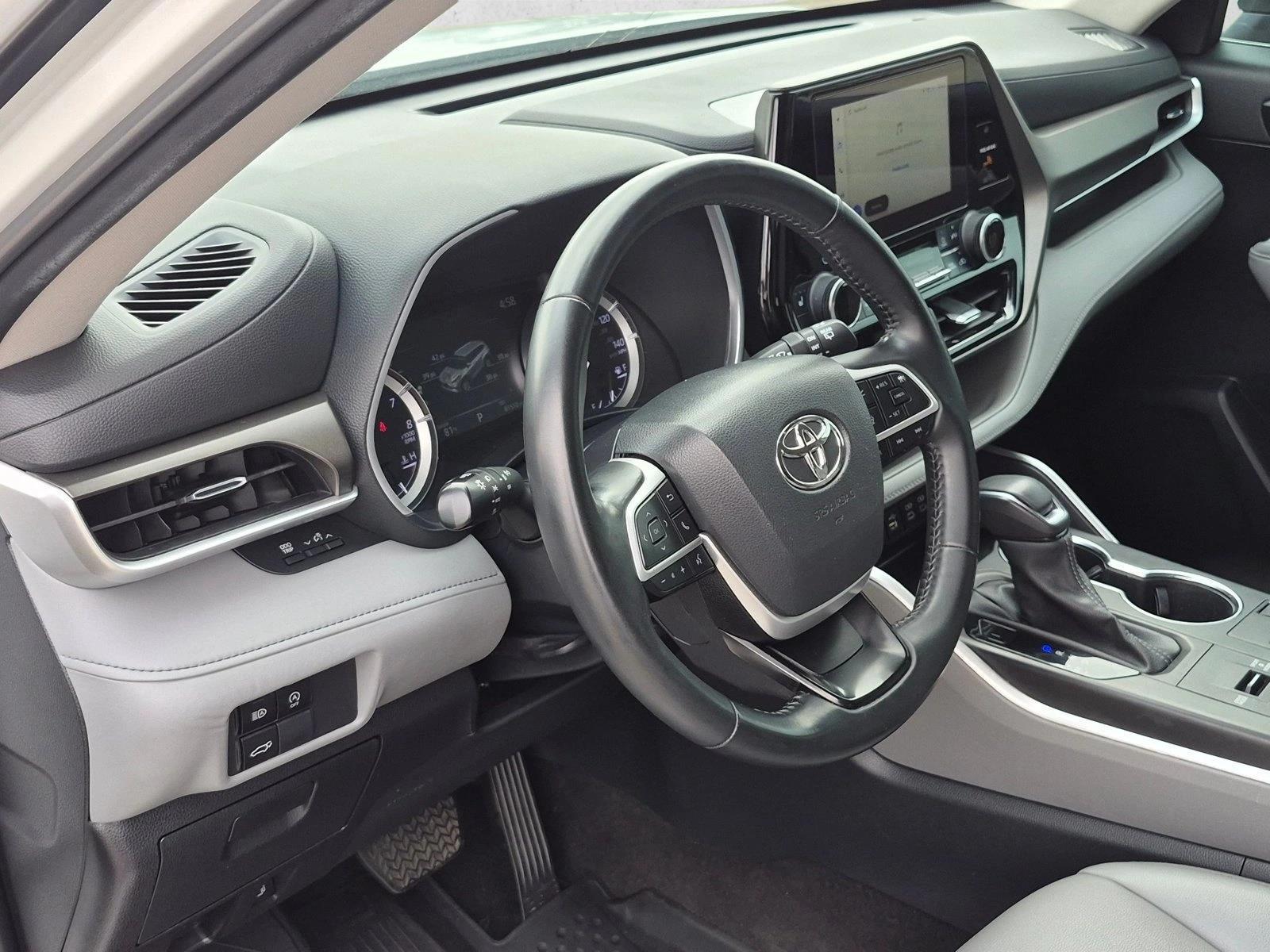 Thumbnail: 2023 Toyota Highlander - 3