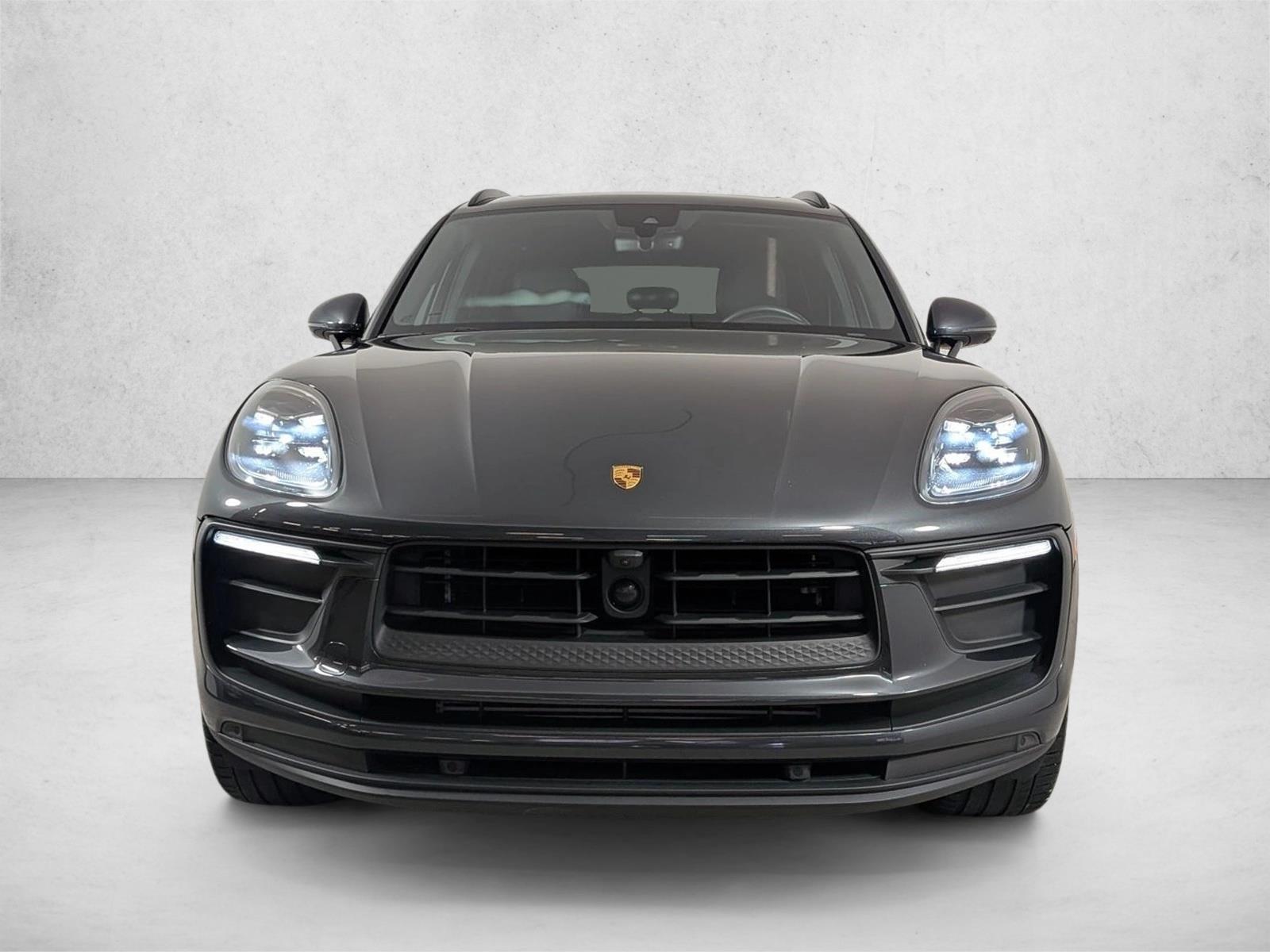 2026 Porsche Macan T - Photo 6