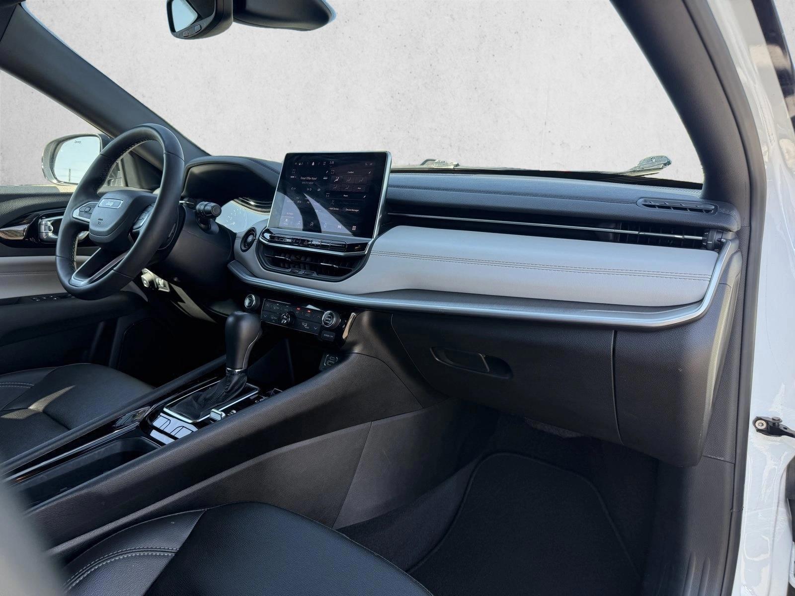 2025 Jeep Compass Limited - Photo 12