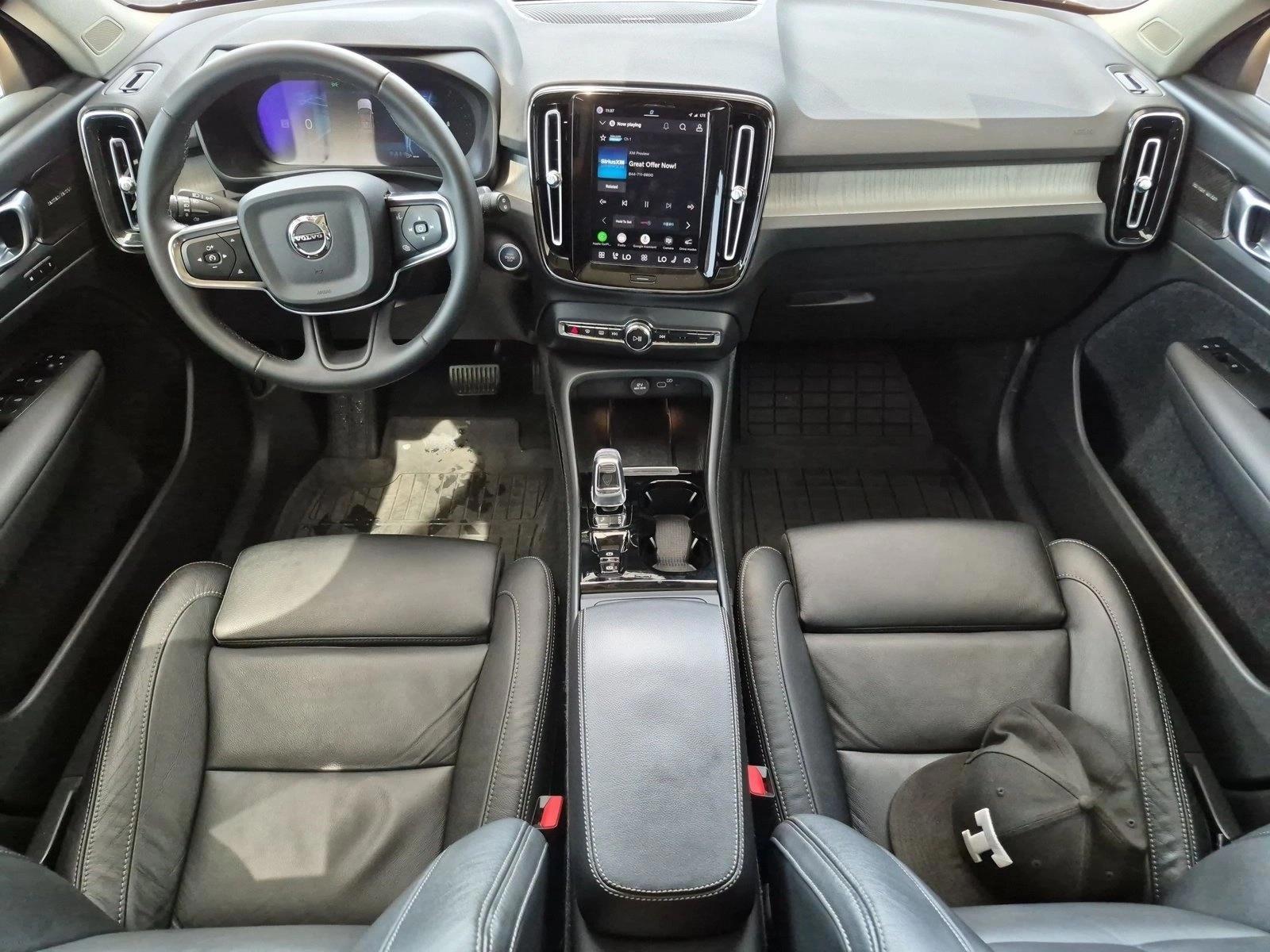 Thumbnail: 2023 Volvo XC40 - 3