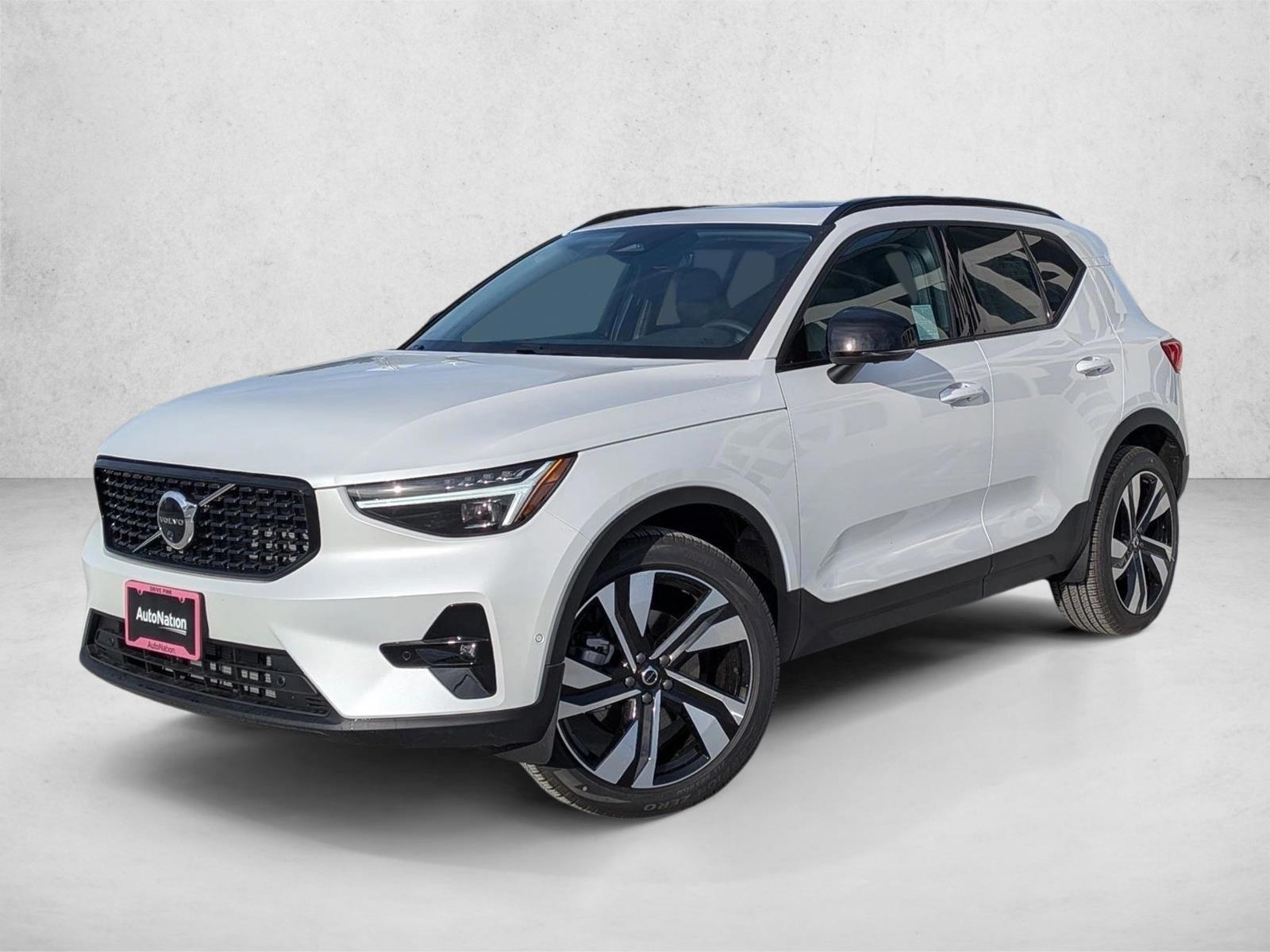Thumbnail: 2026 Volvo XC40 - 1