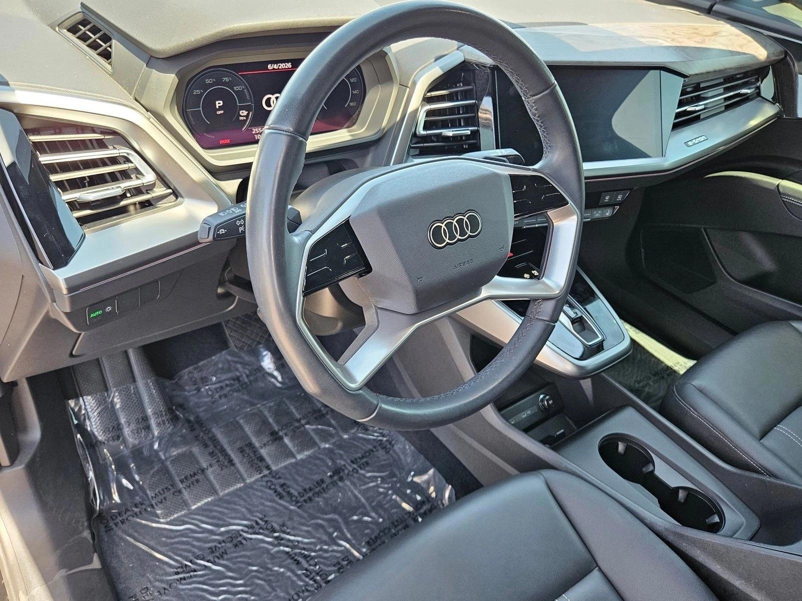 Thumbnail: 2023 Audi Q4 e-tron - 3