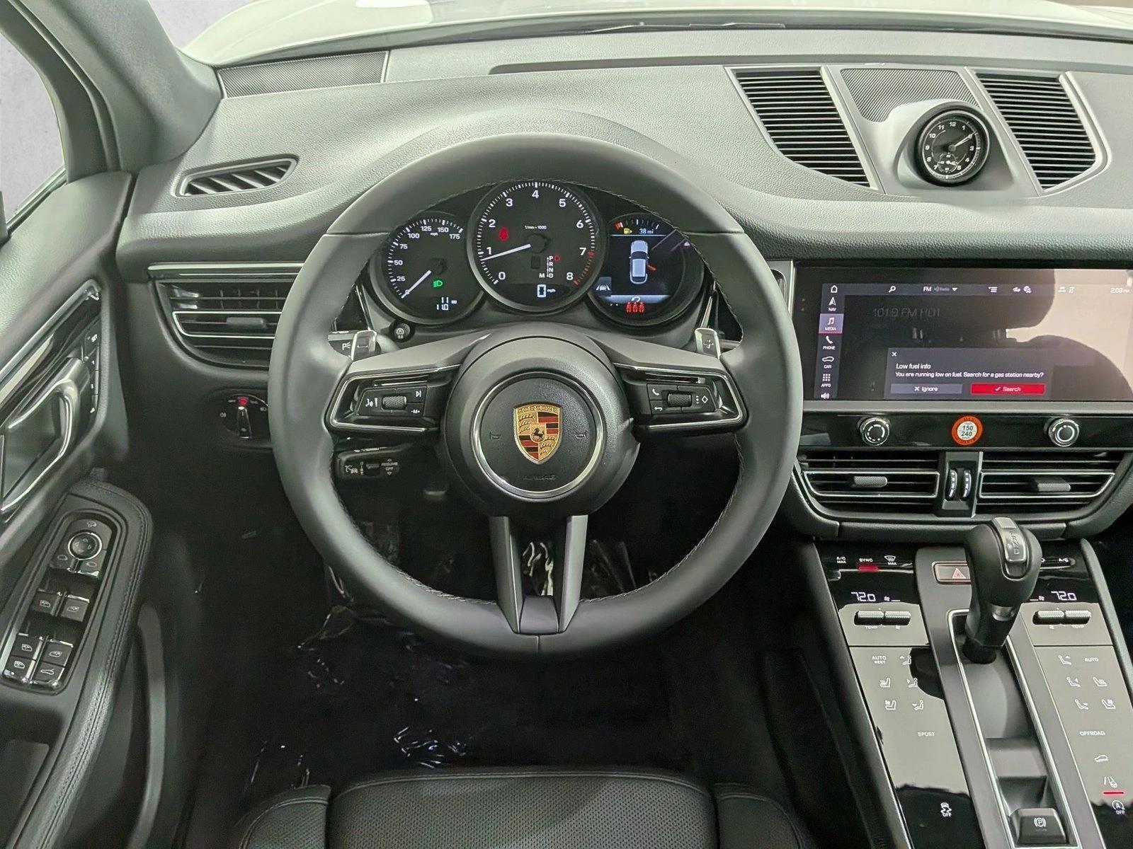 Thumbnail: 2026 Porsche Macan - 4
