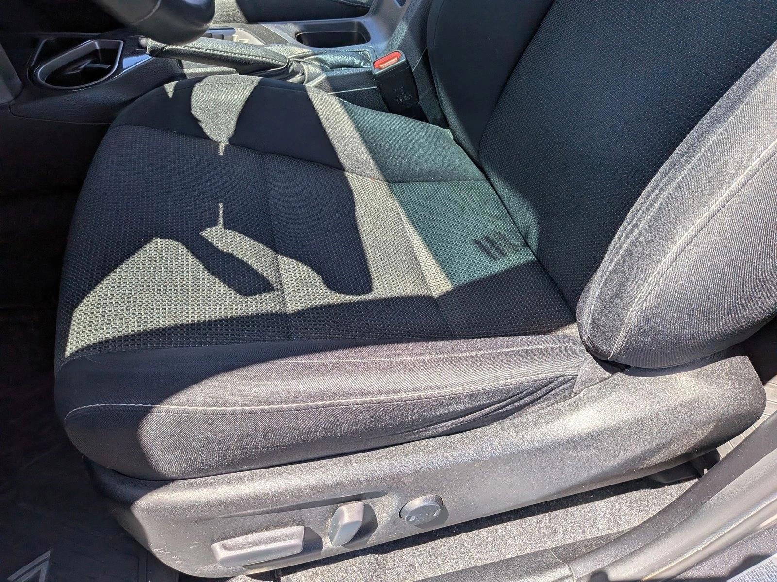 Thumbnail: 2018 Toyota RAV4 - 3