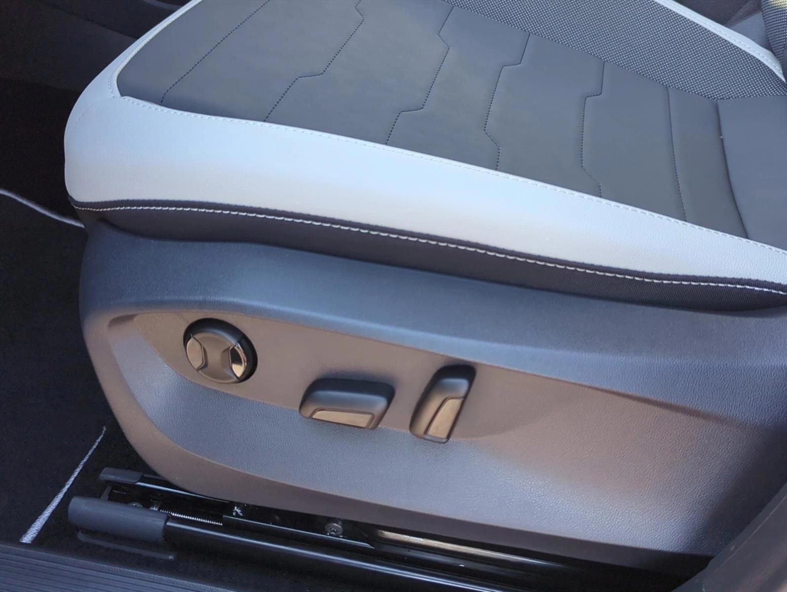 Thumbnail: 2026 Volkswagen Taos - 4