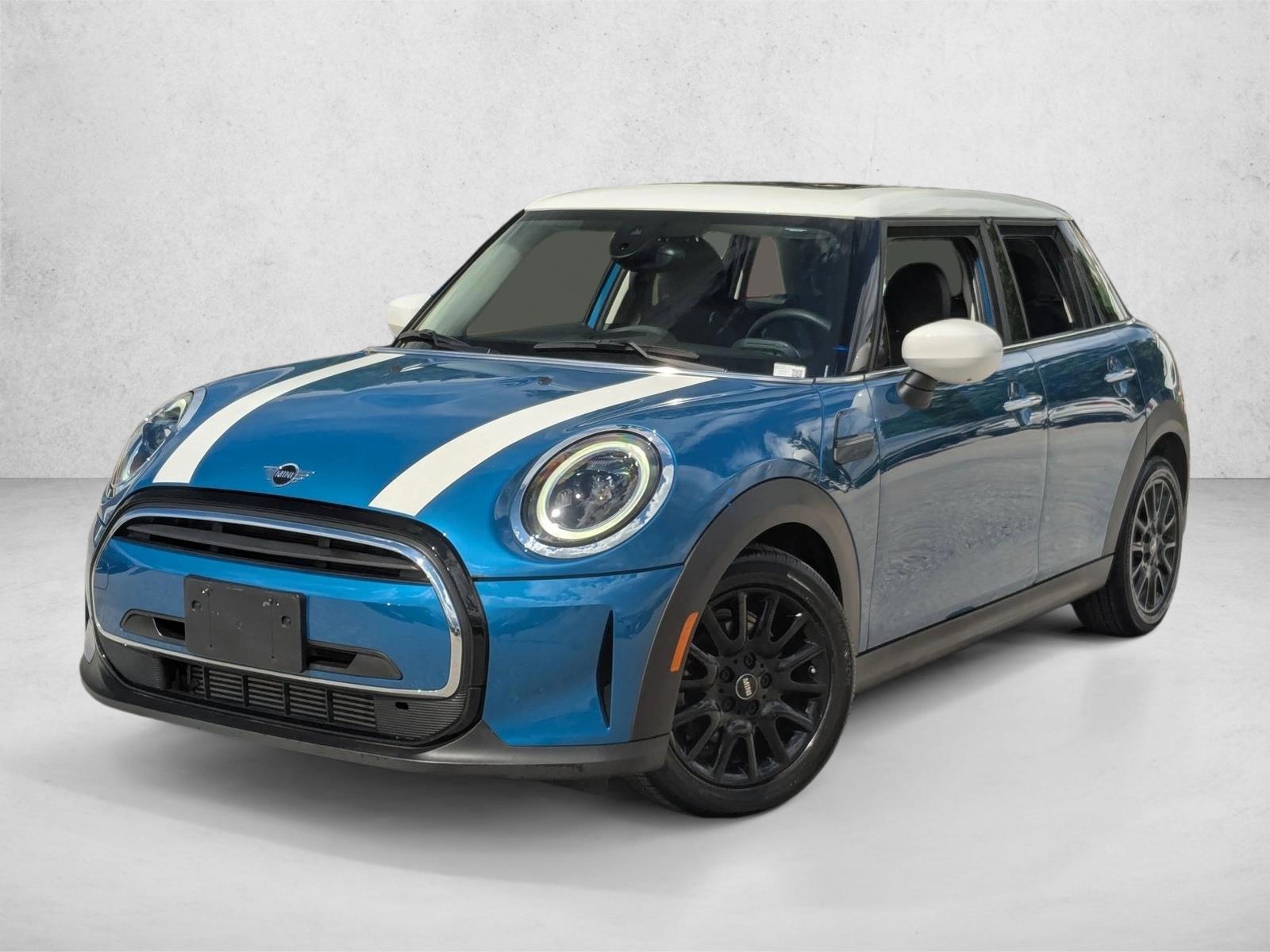 2023 MINI Hardtop Cooper's photo
