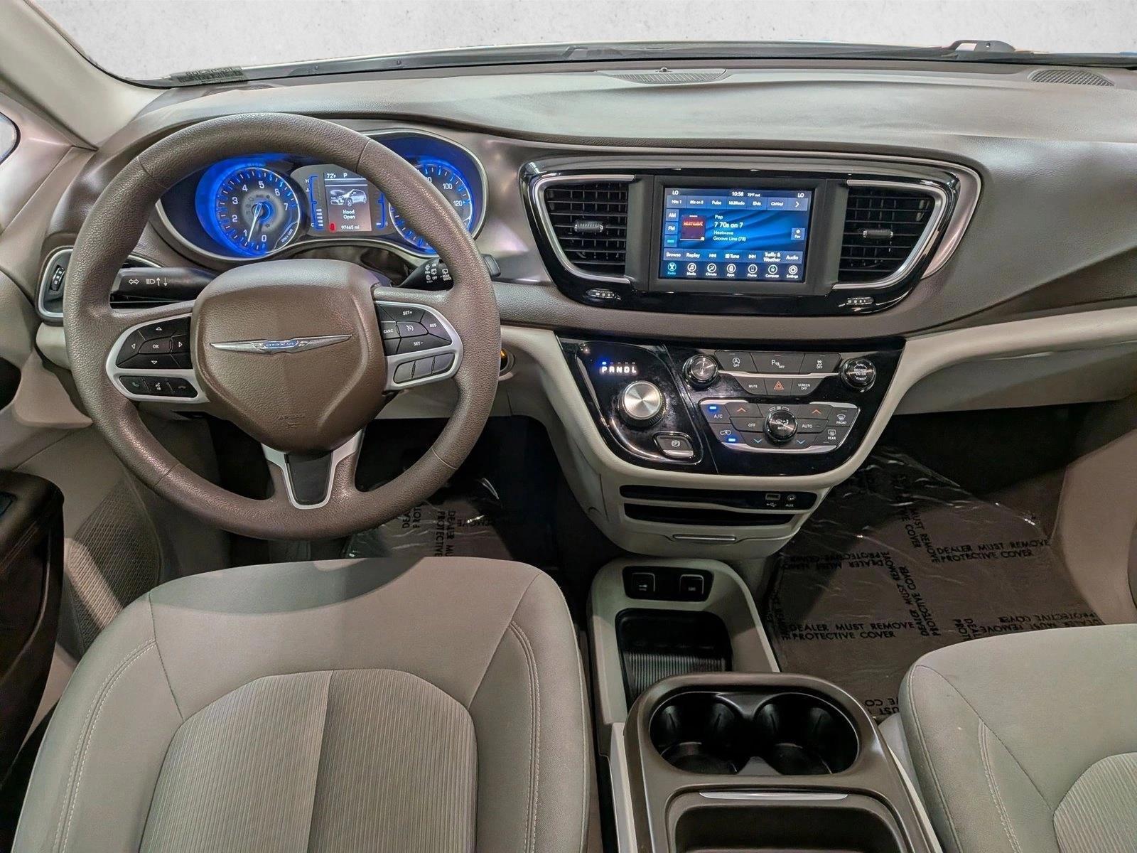 Thumbnail: 2018 Chrysler Pacifica - 3