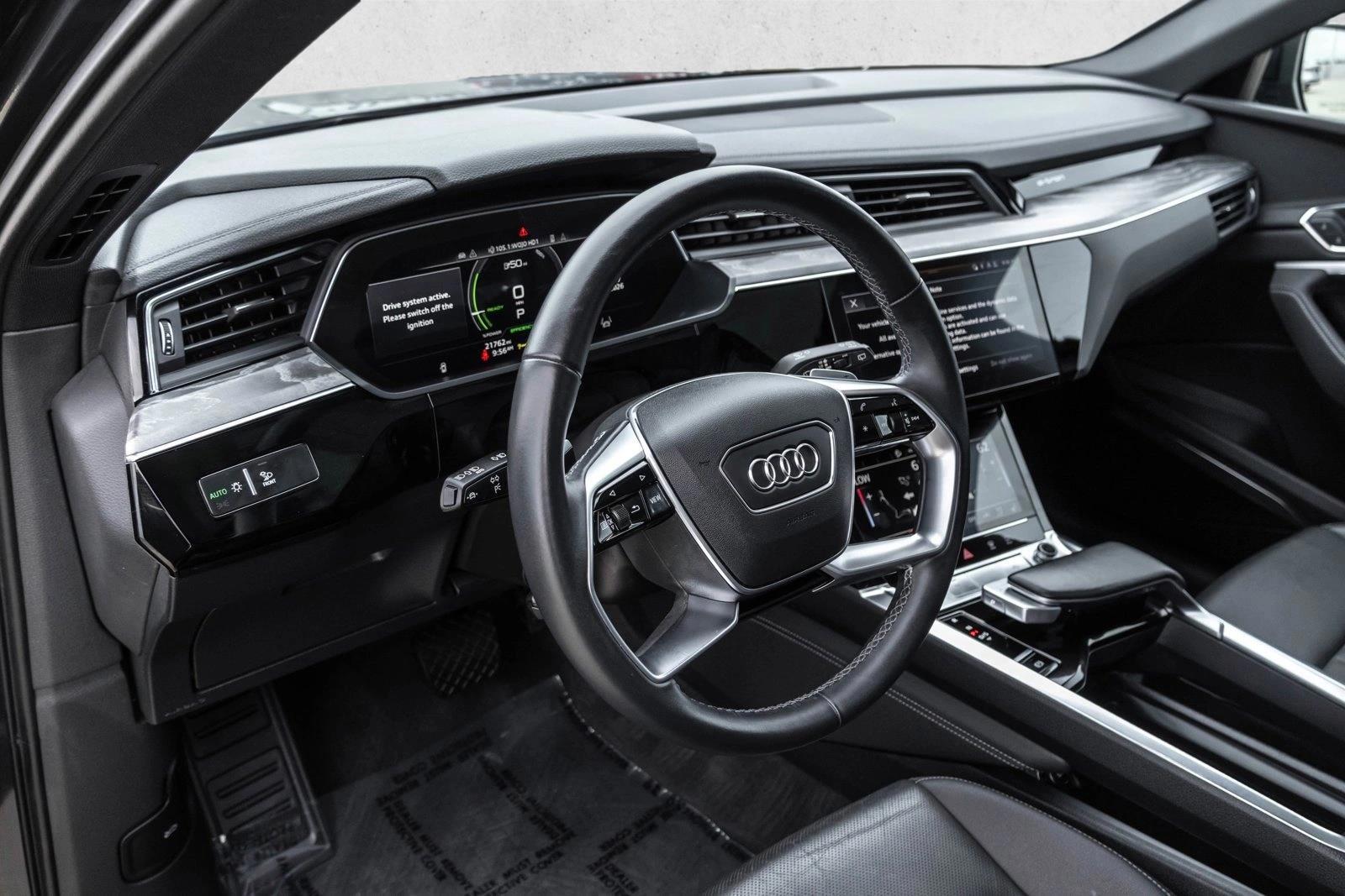 Thumbnail: 2023 Audi e-tron - 3