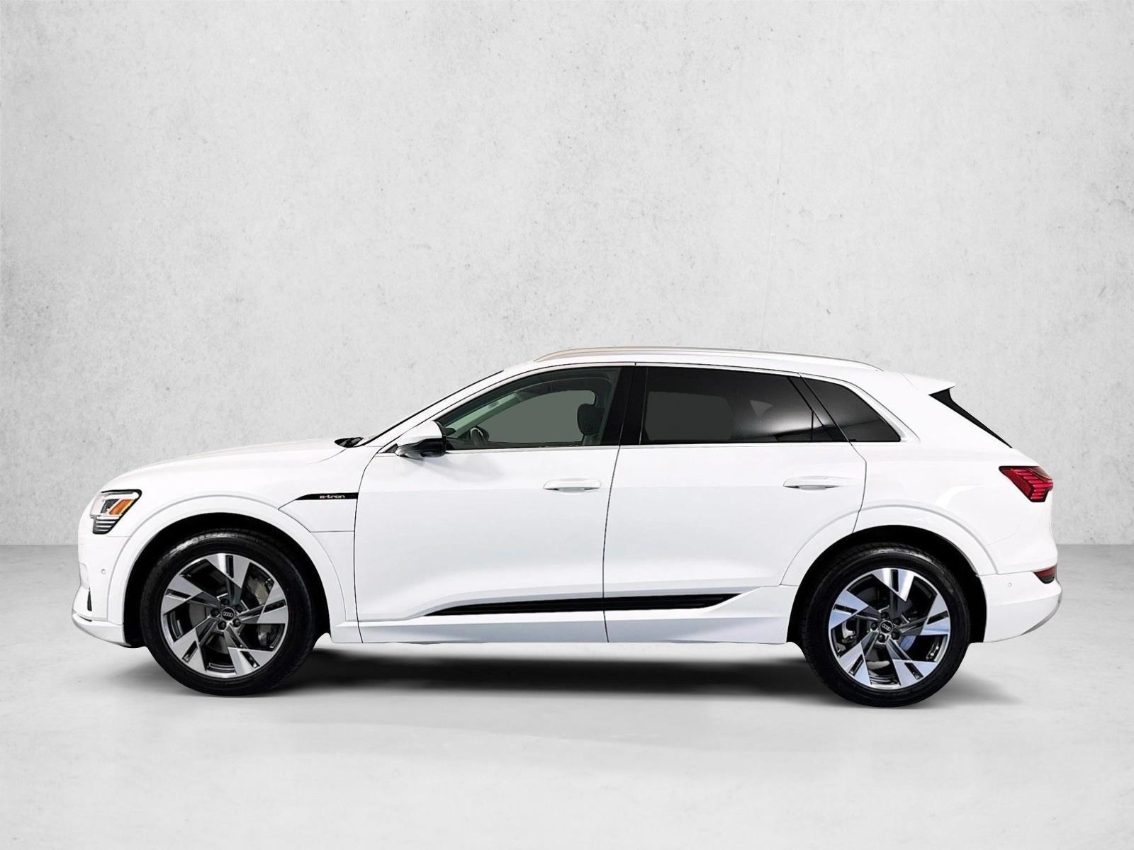 Thumbnail: 2022 Audi e-tron - 2