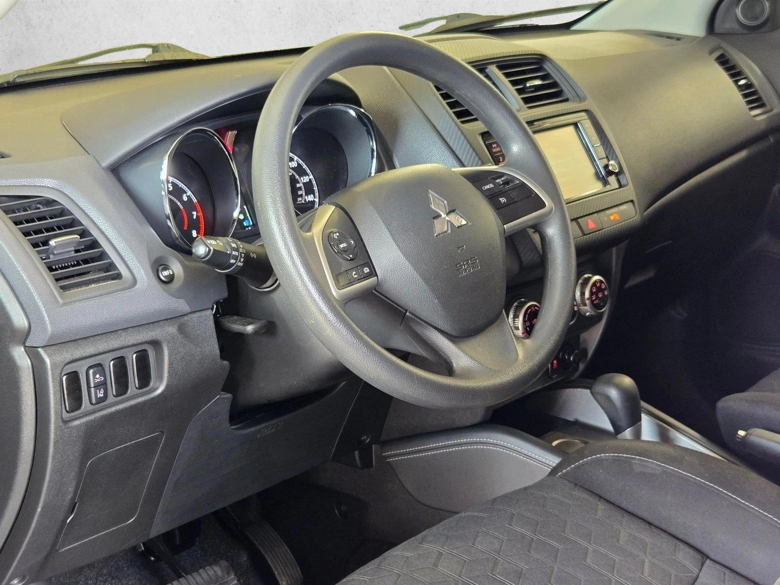 Thumbnail: 2022 Mitsubishi Outlander - 3