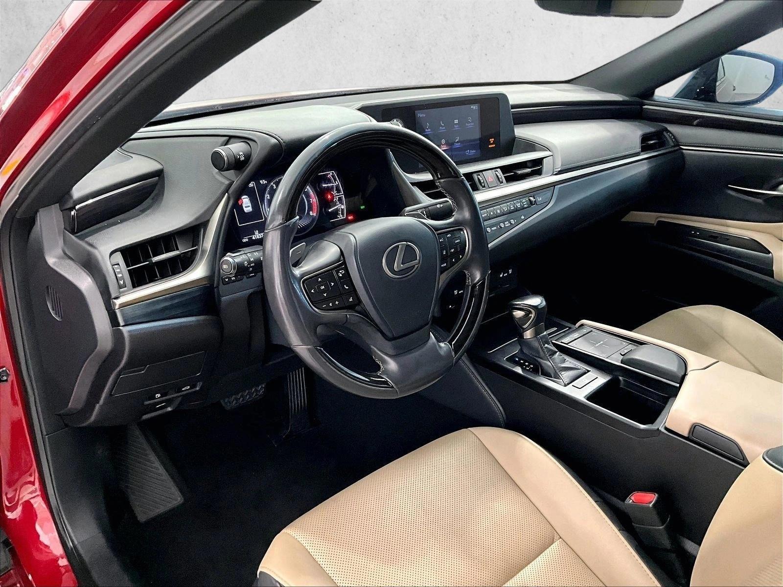 Thumbnail: 2020 Lexus ES - 4